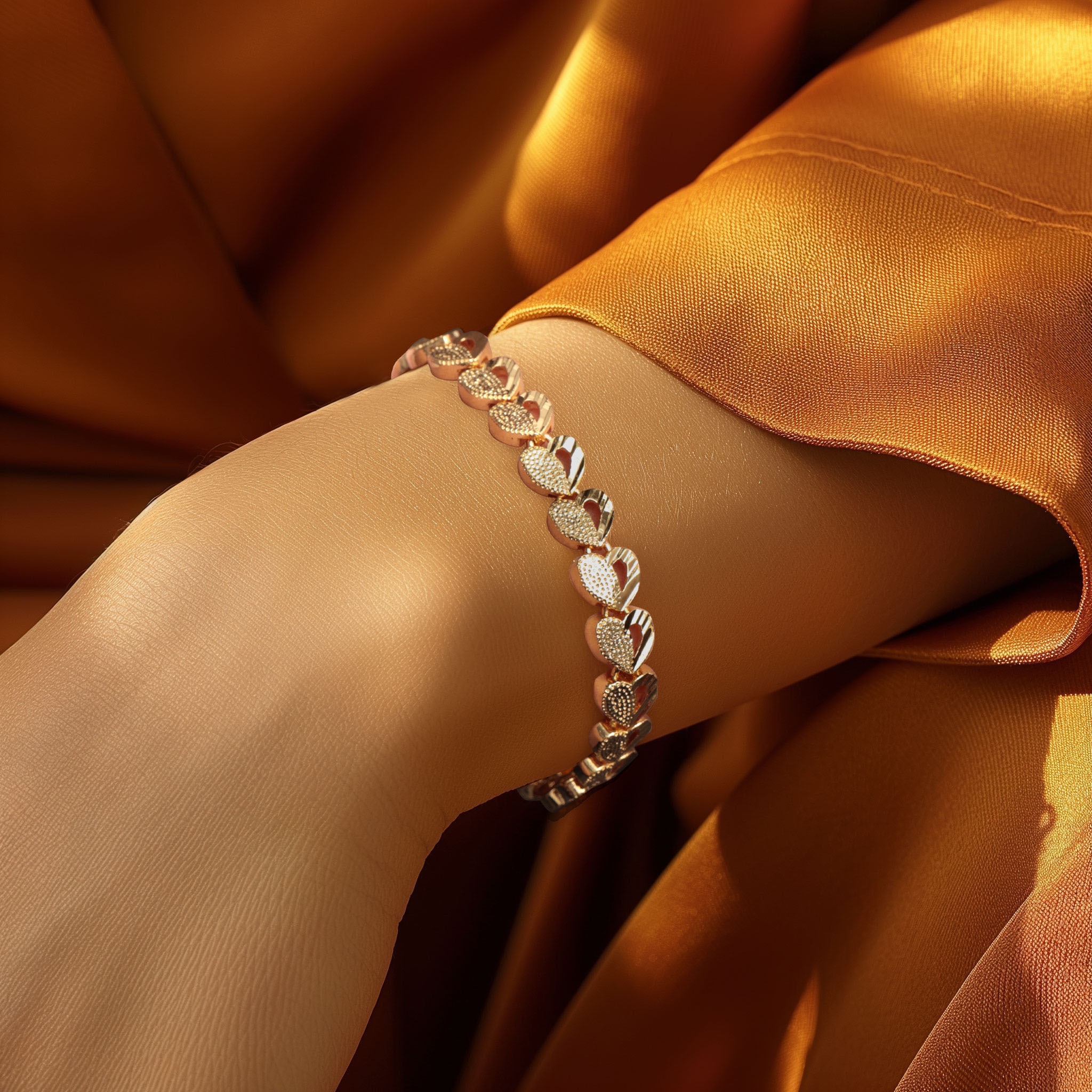 Firetti Armband »Schmuck Geschenk Kupfer Armschmuck Herzkettengliederung Liebe«