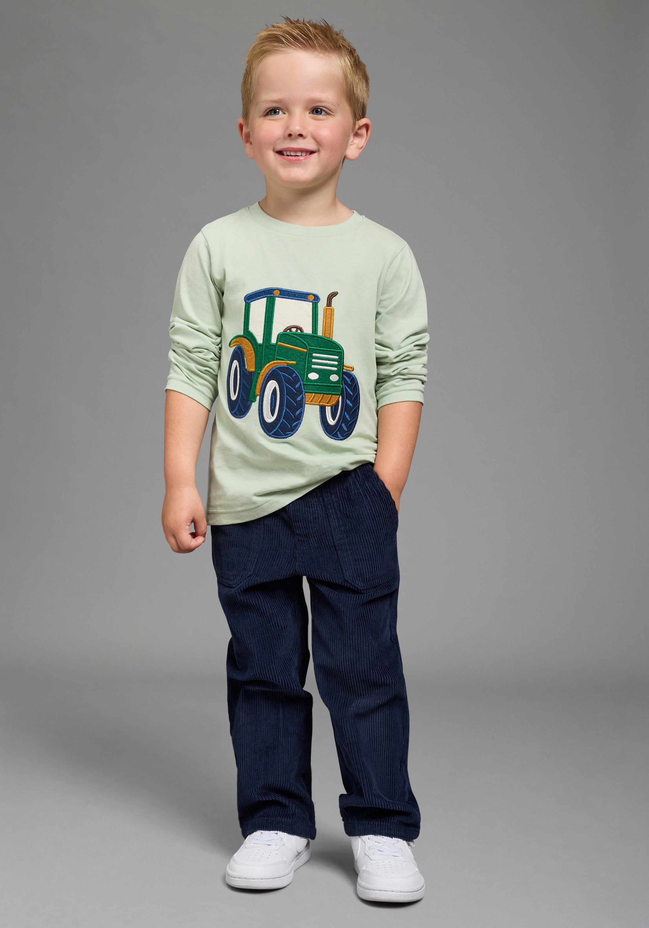 KIDSWORLD Langarmshirt »Shirt mit großer Traktor Frottee-Applikation« hüftlange Basic-Passform, Langarm, modischer Stil