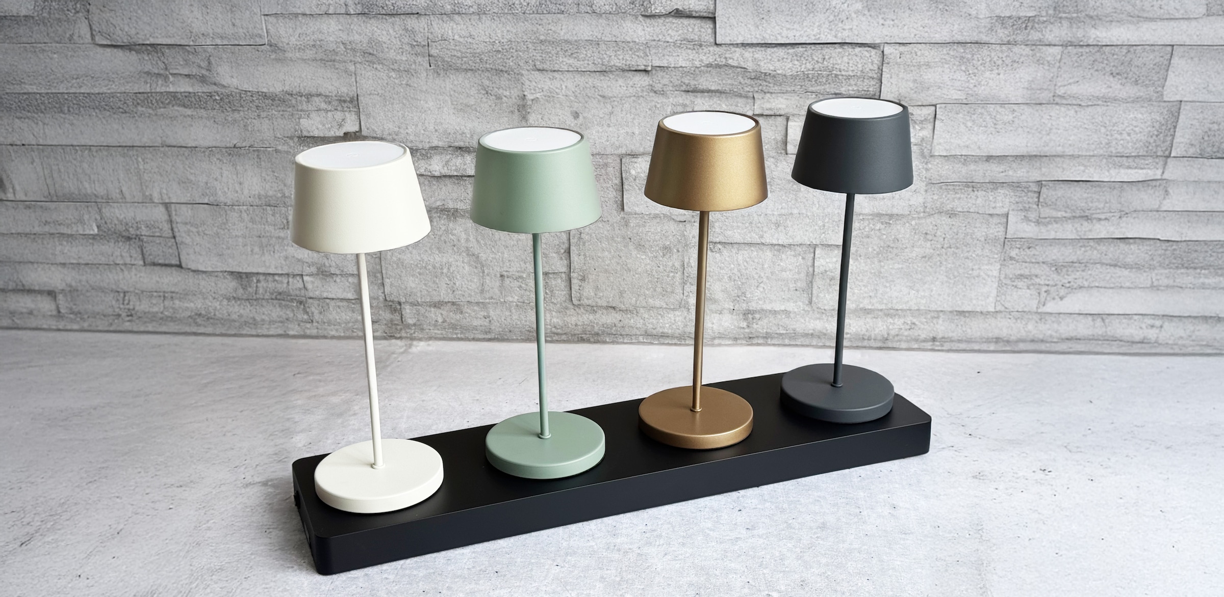 easy! BY FHL Ladestation »FHL Super Charge XS/S – kompatibel mit allen SUPERCHARGE XS/S Leuchten« 2 Stk. tlg. Vier Leuchten gleichzeitig laden - max. Flexibilität, zeitloses Design