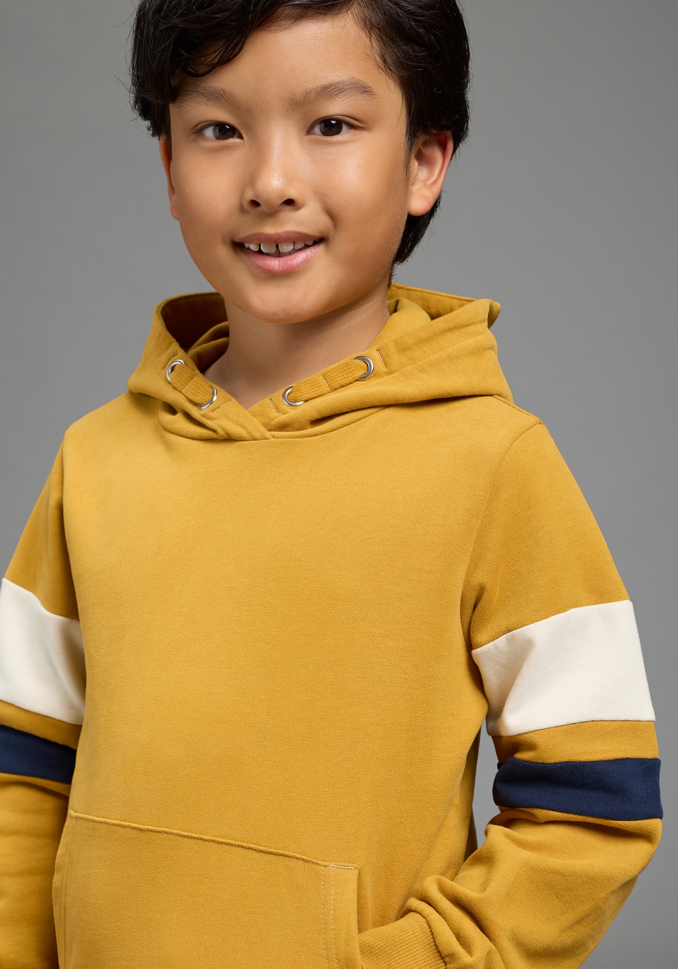 Scout Kapuzensweatshirt »Hoodie in colorblocking Look - NEU von SCOUT«, mit Kapuze, Langarm, für Jungen
