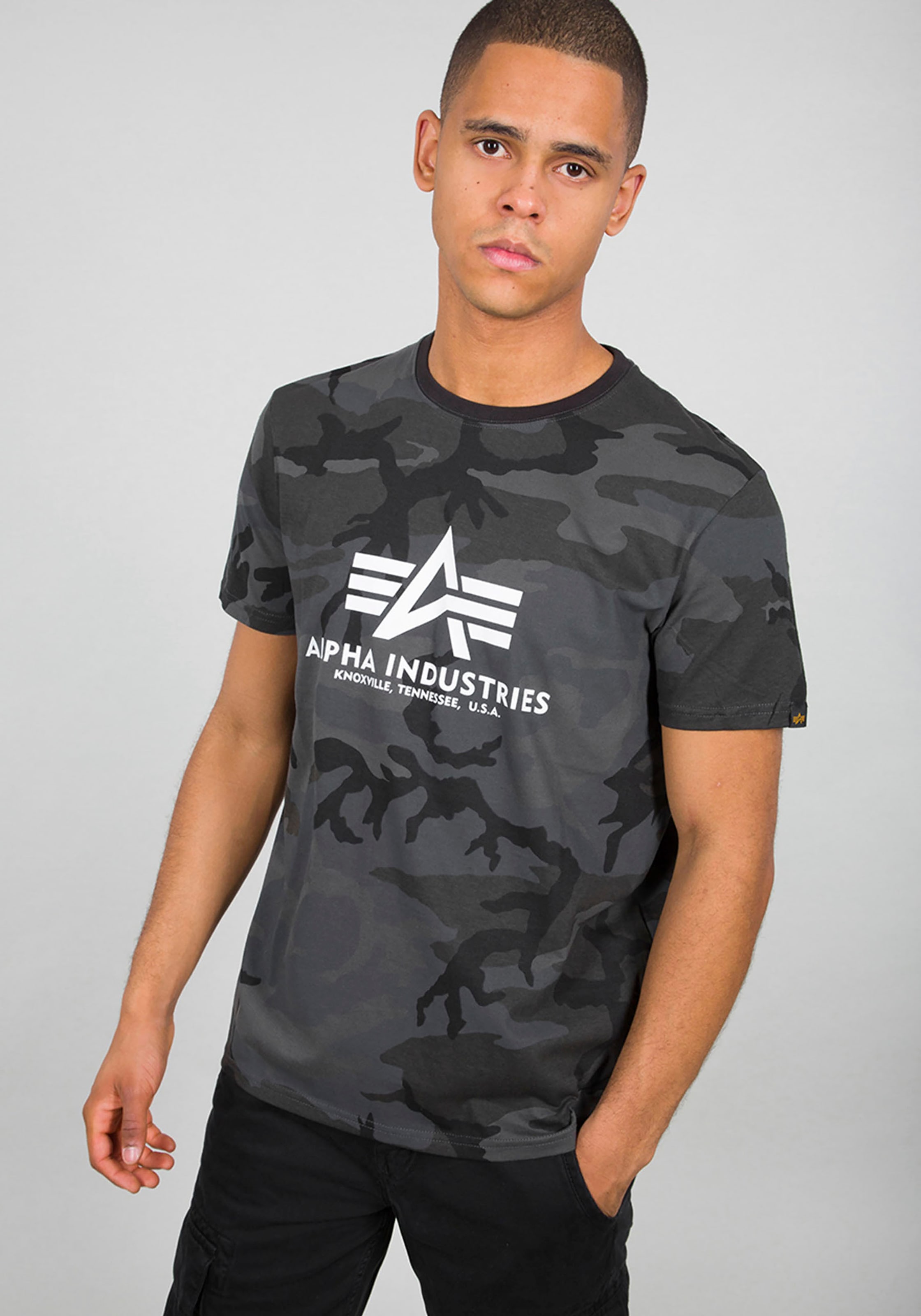 »Basic T-Shirt« Industries T-Shirt Alpha