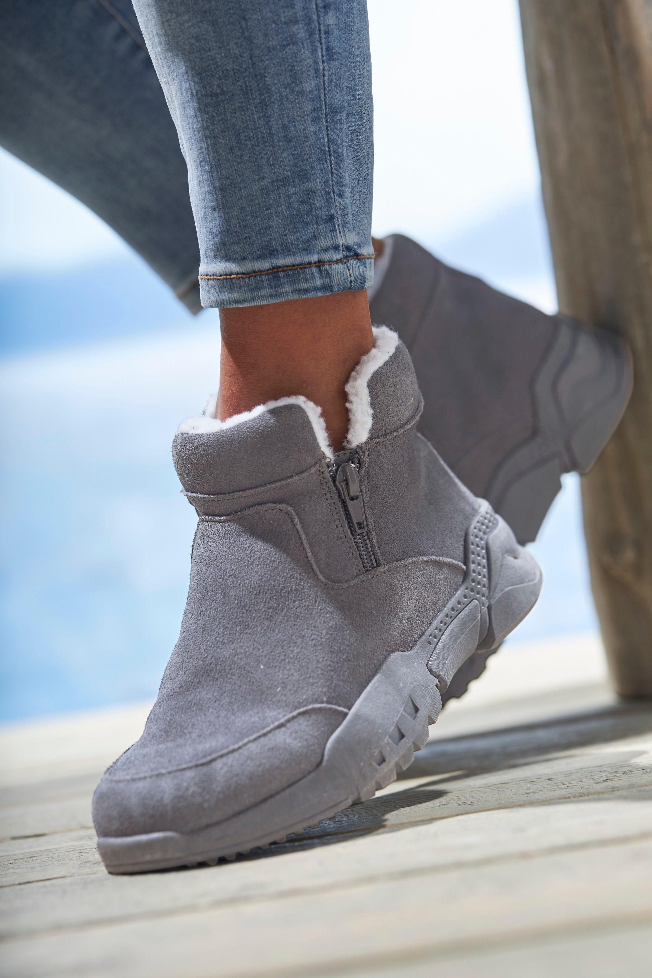 Vivance Stiefelette, aus Veloursleder und mit Warmfutter, Winterstiefel, Stiefel, Boots