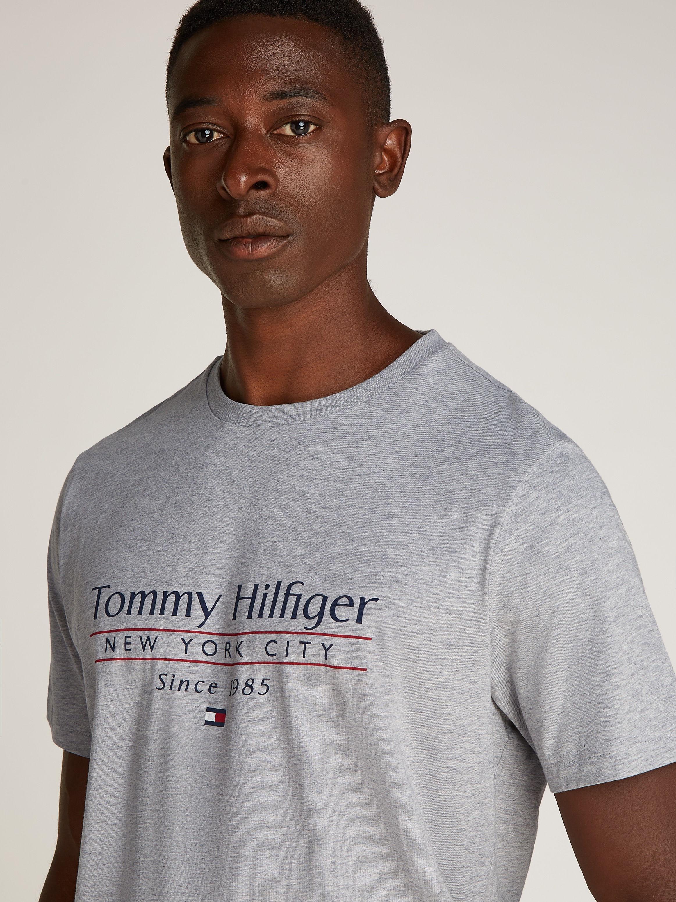 Tommy Hilfiger T-Shirt »HILFIGER CENTER STACK TEE«, mit großem Schriftprint