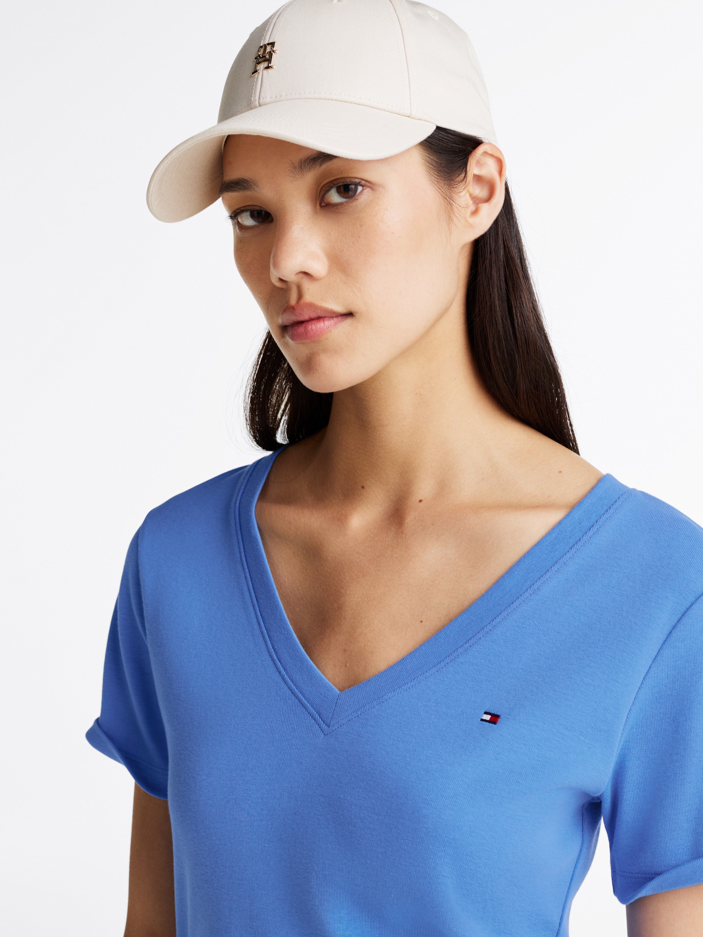 Tommy Hilfiger T-Shirt »SLIM CODY V-NK SS«, mit Logostickerei