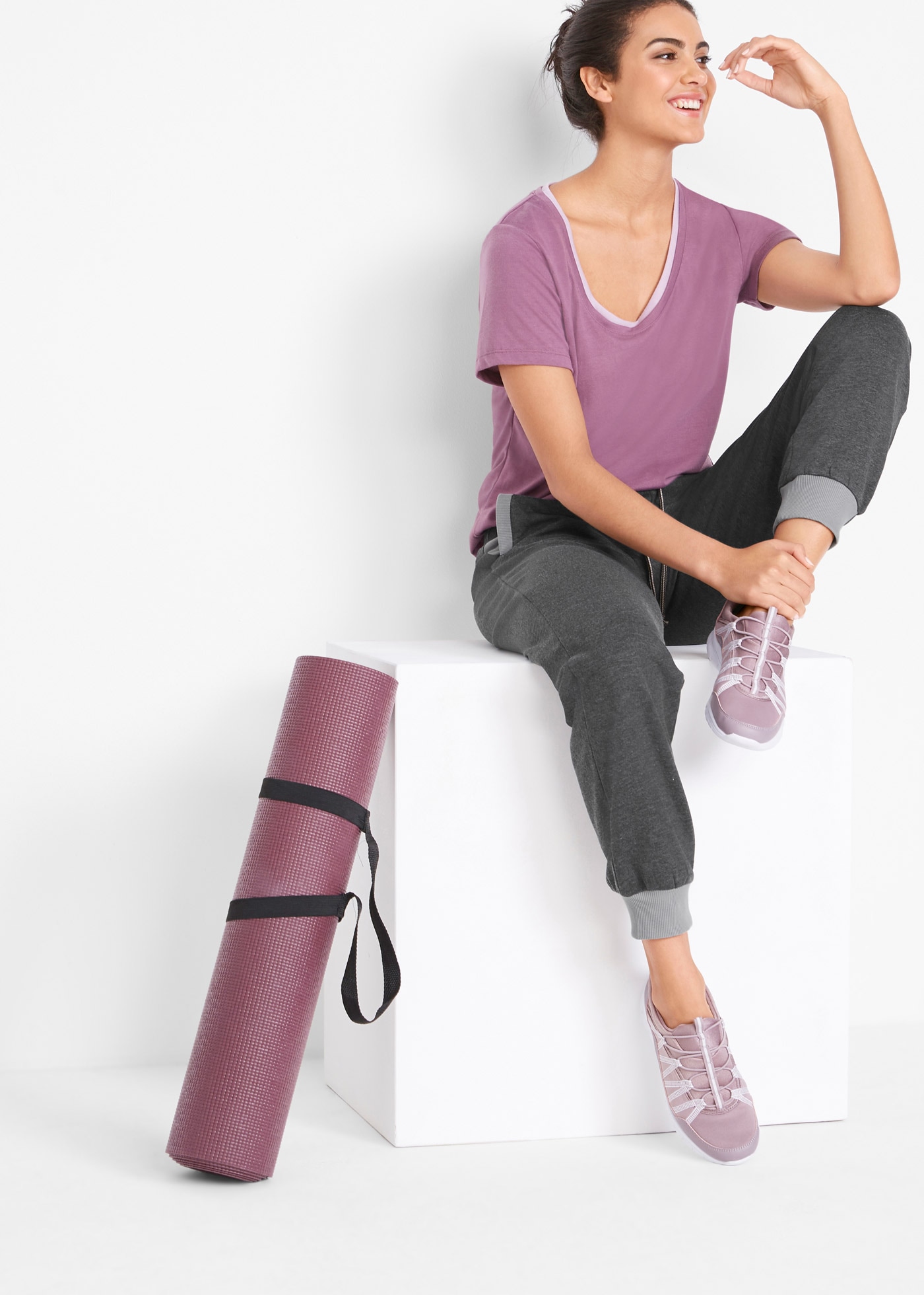 bonprix Jogginghose »Jogginghose mit Kontrastbündchen«  aus Baumwoll-Mix, Regular Fit, mit Kontrastbündchen, Casual Stil