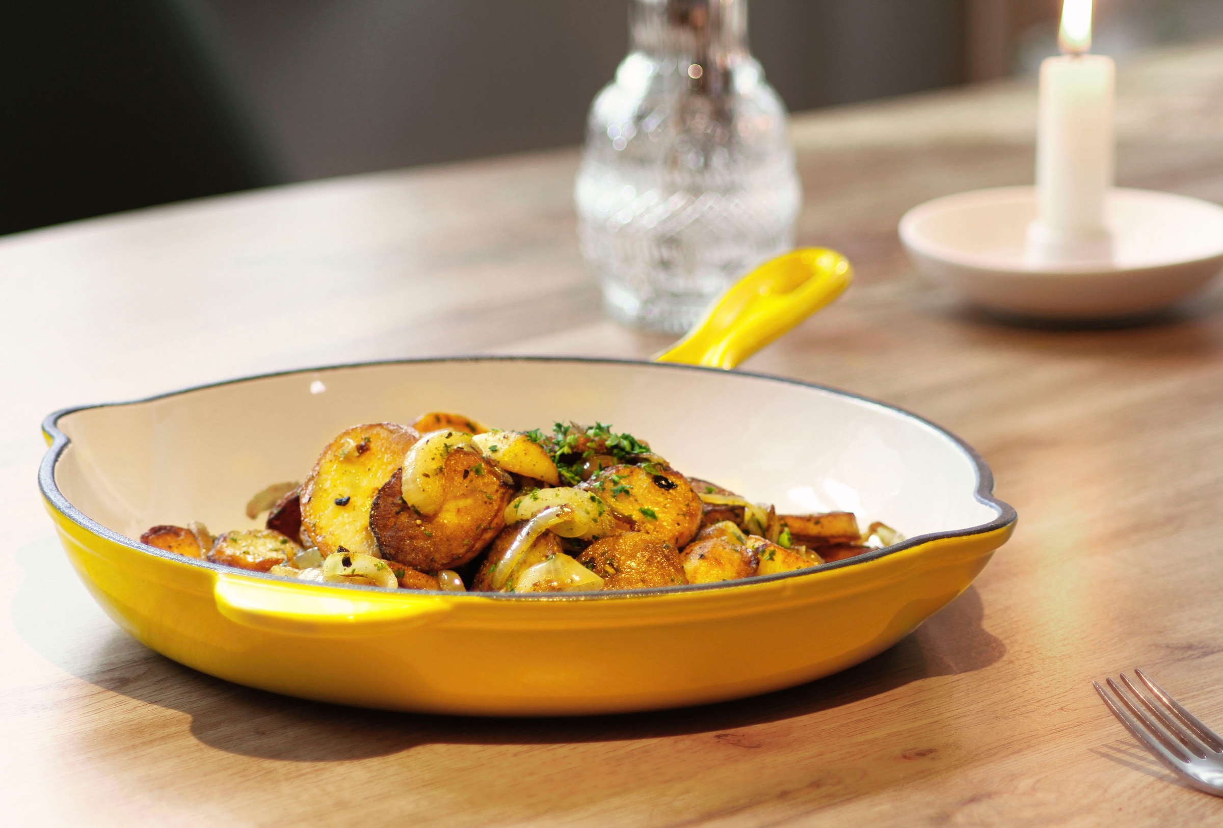 ECHTWERK Bratpfanne »mit Emaille-Beschichtung«, Gusseisen, Ausgießer, für Backöfen, Grill, BBQ und Induktion, Ø 26,5 cm