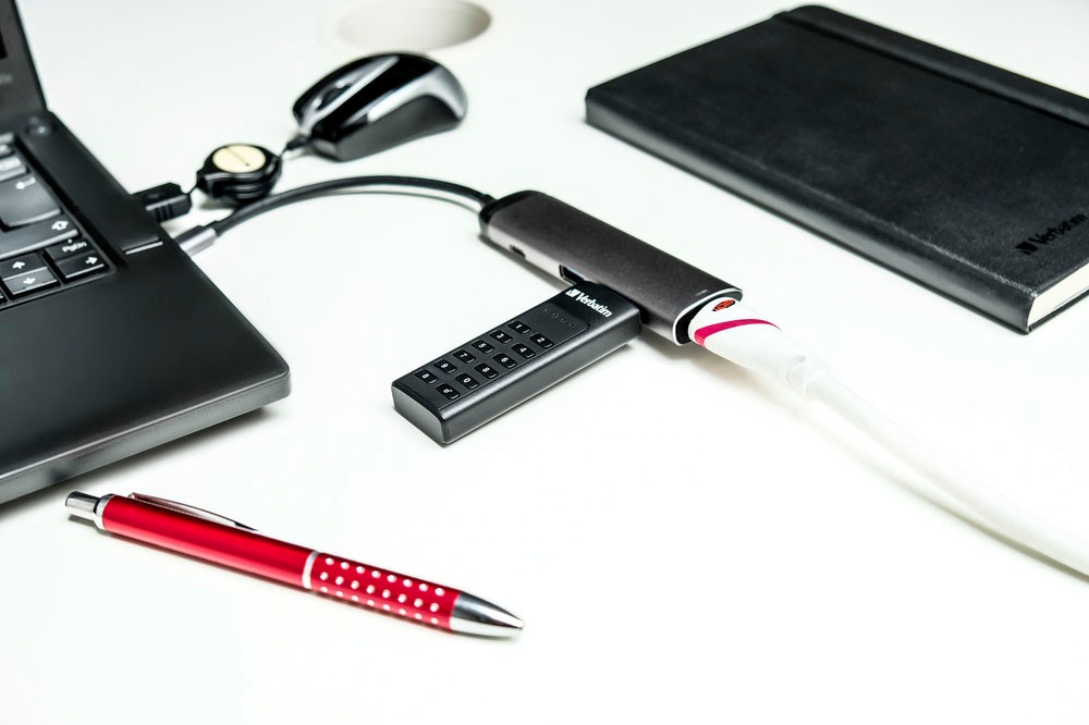 Verbatim USB-Stick »Keypad Secure 32GB«, (USB 3.2 Lesegeschwindigkeit 160 MB/s)