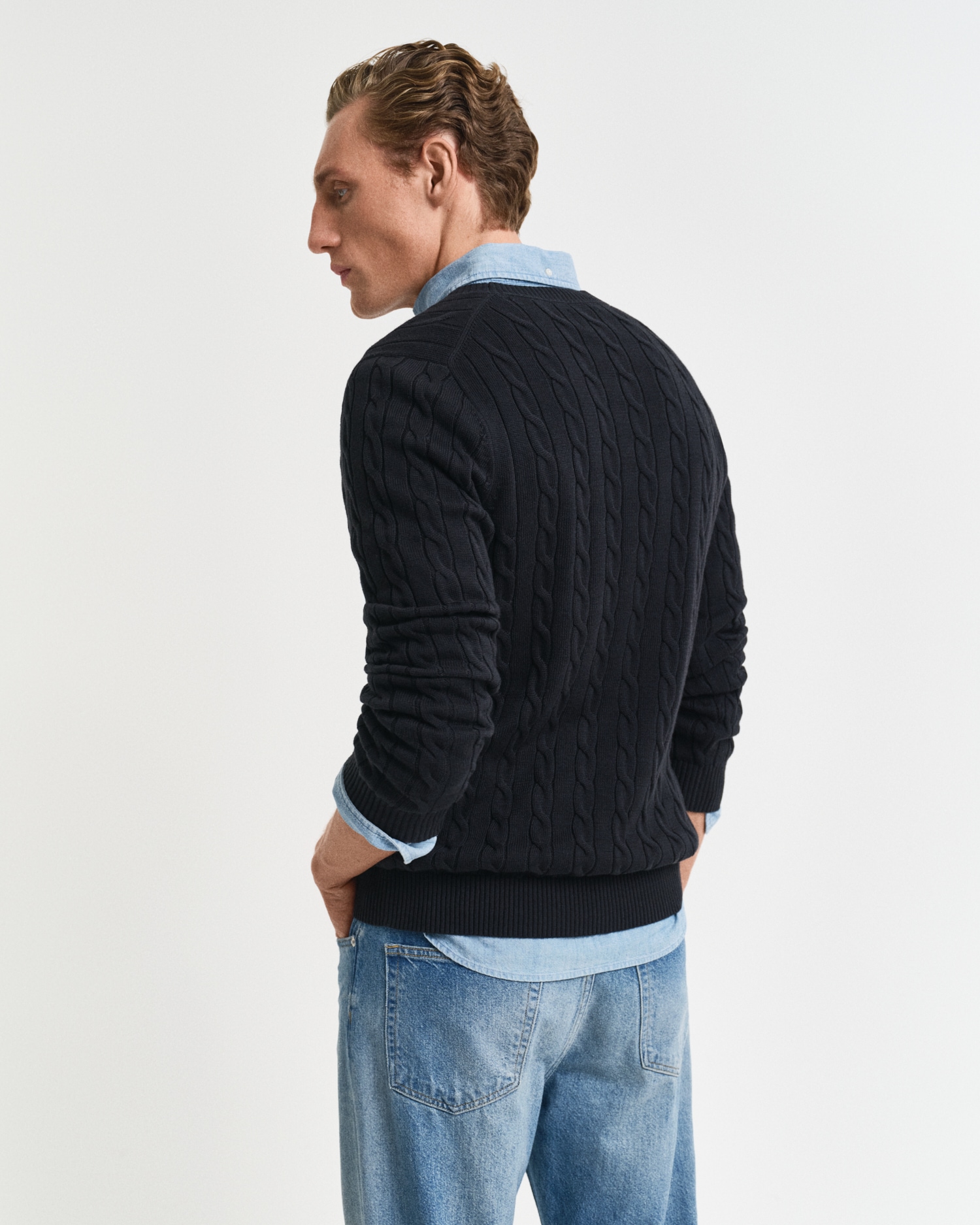 Gant Strickpullover »COTTON CABLE C-NECK«, mit Wappen-Logostickerei auf der Brust