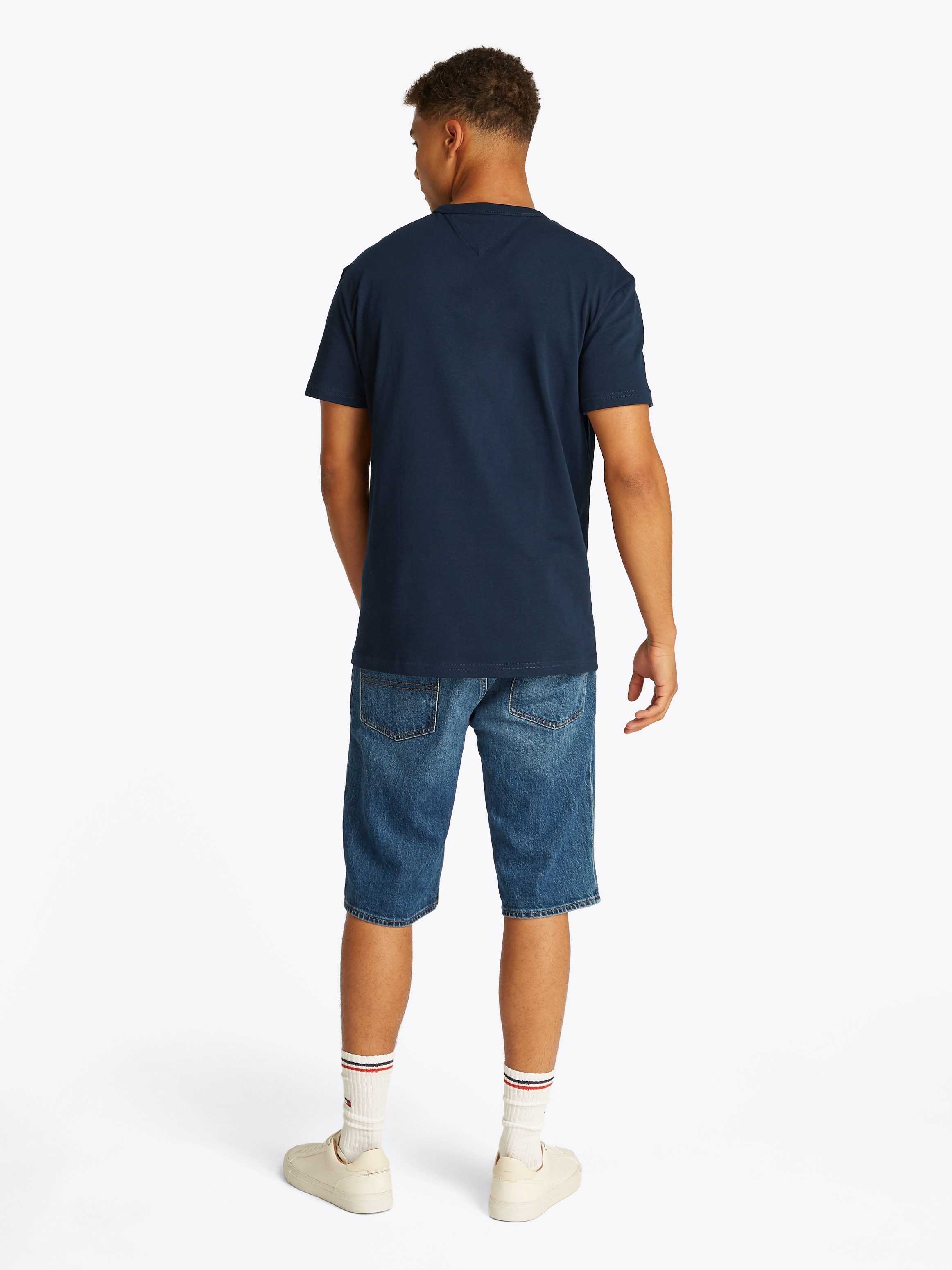Tommy Jeans T-Shirt »TJM REG BADGE TEE EXT« mit Logostickerei