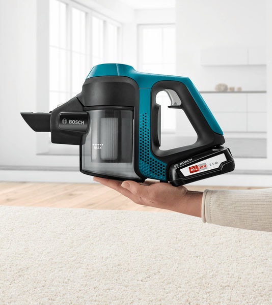 BOSCH Akku-Stielstaubsauger »Unlimited 6 BKS6111P, Hygiene-Filter, 10 Jahre Motorgarantie, leicht«, Akku wechselbar, alle Bodenarten, hohe Saugkraft, lange Laufzeit, blau