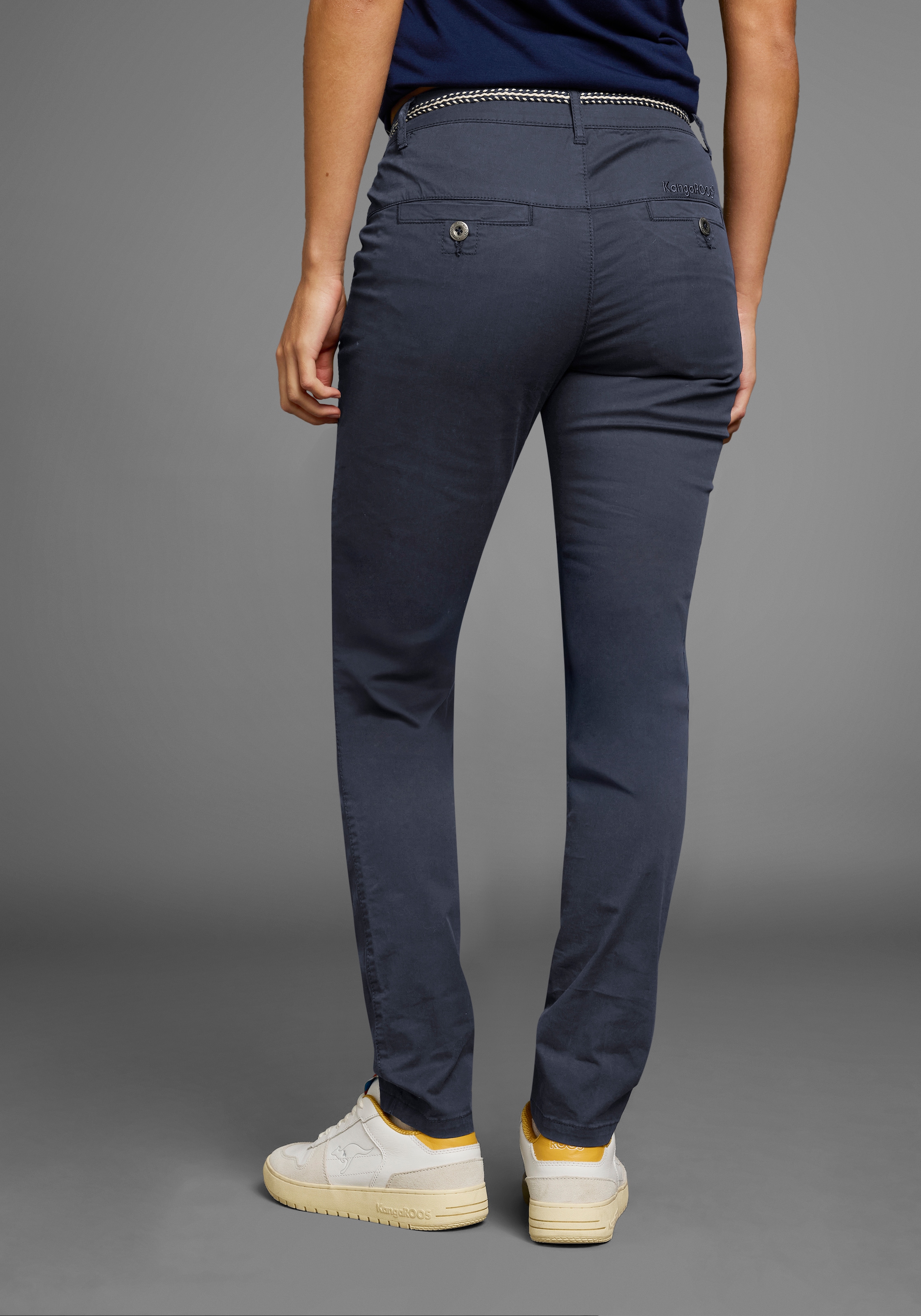 KangaROOS Chinohose, (Set, 2 tlg., mit Gürtel), in schmaler Form, mit Kordel zu binden