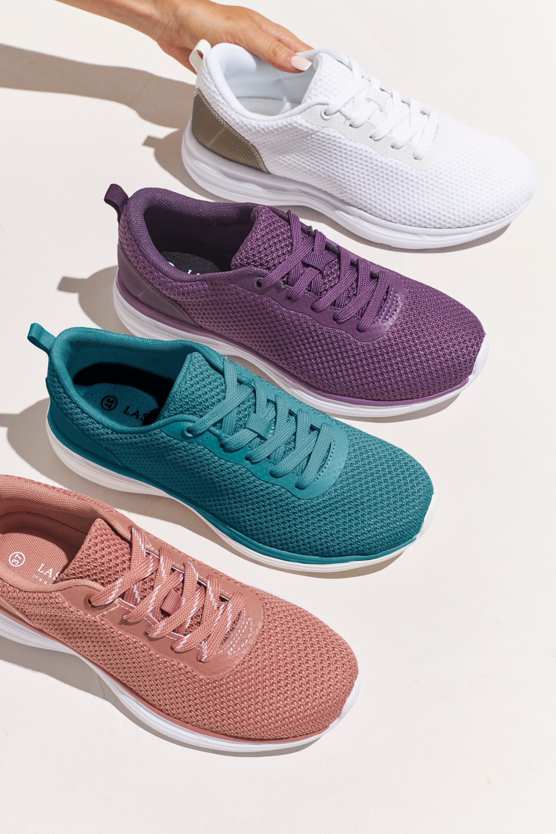 LASCANA Sneaker, Schnürhalbschuh, Halbschuh, Freizeitschuh ultraleicht VEGAN