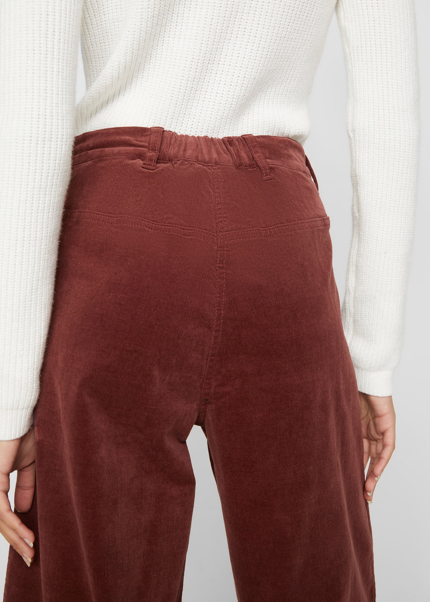 bonprix Cordhose »Weite Stretchcord-Culotte mit High-Waist-Bequembund, 7/8-Länge«  Culotte aus Stretchcord, lockere Passform, hoher Bund, 7/8-Länge