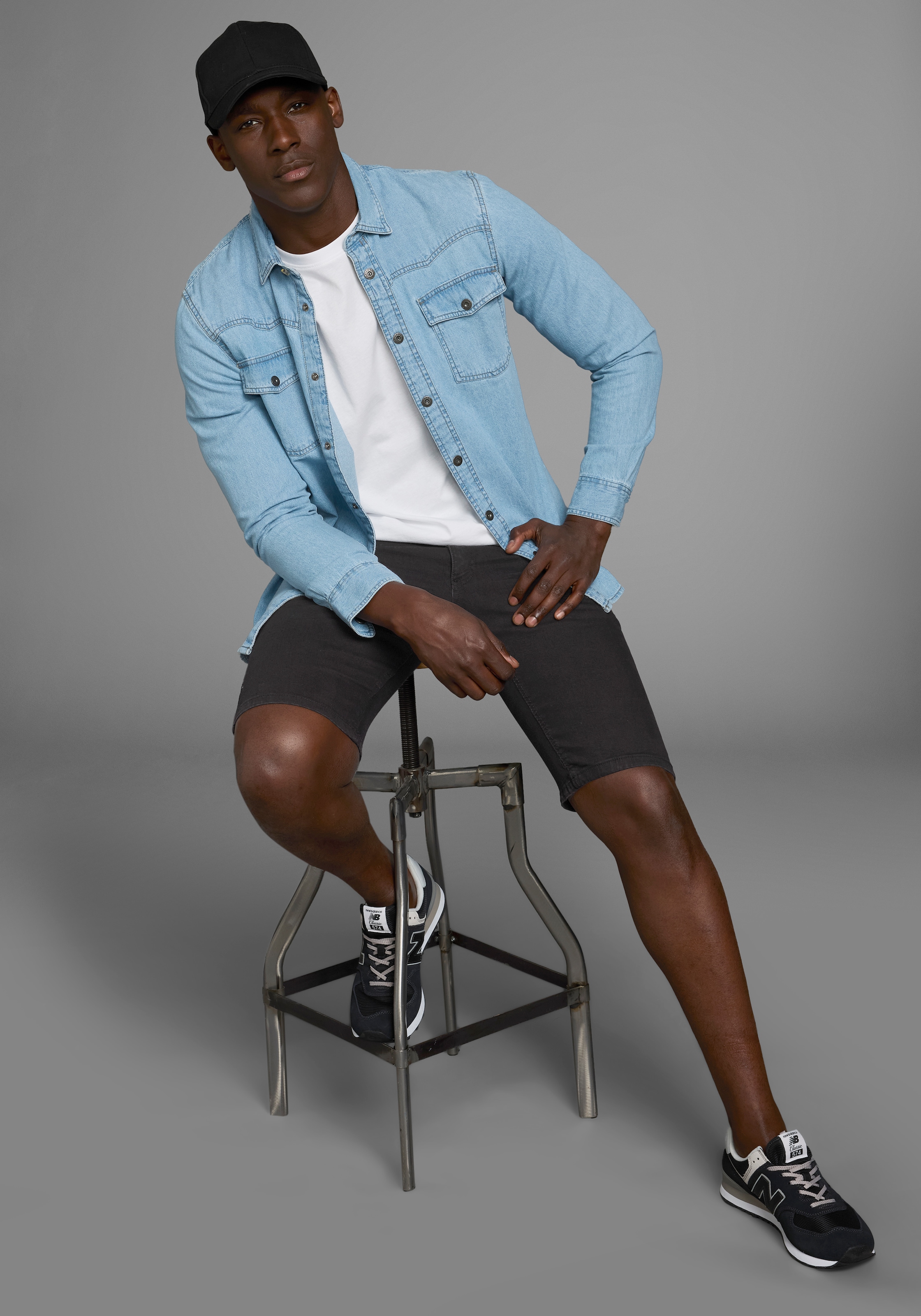 Arizona Jeansshorts, gerader Schnitt, knieumspielende Länge, niedrige Leibhöhe