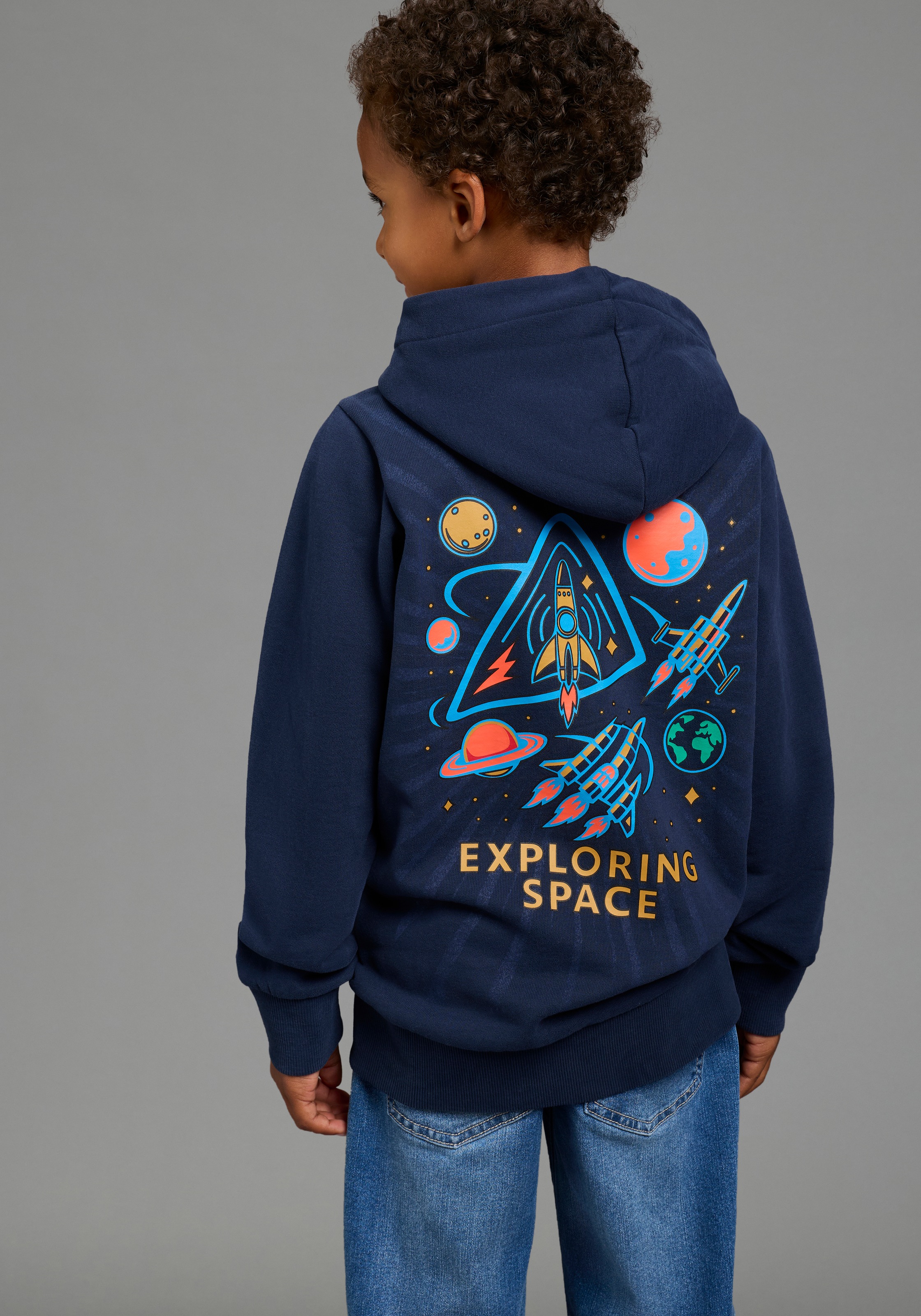 Scout Kapuzensweatshirt »Hoodie mit großem Frontdruck - NEU von SCOUT«, mit Kapuze, mit Kängurutasche, für Jungen
