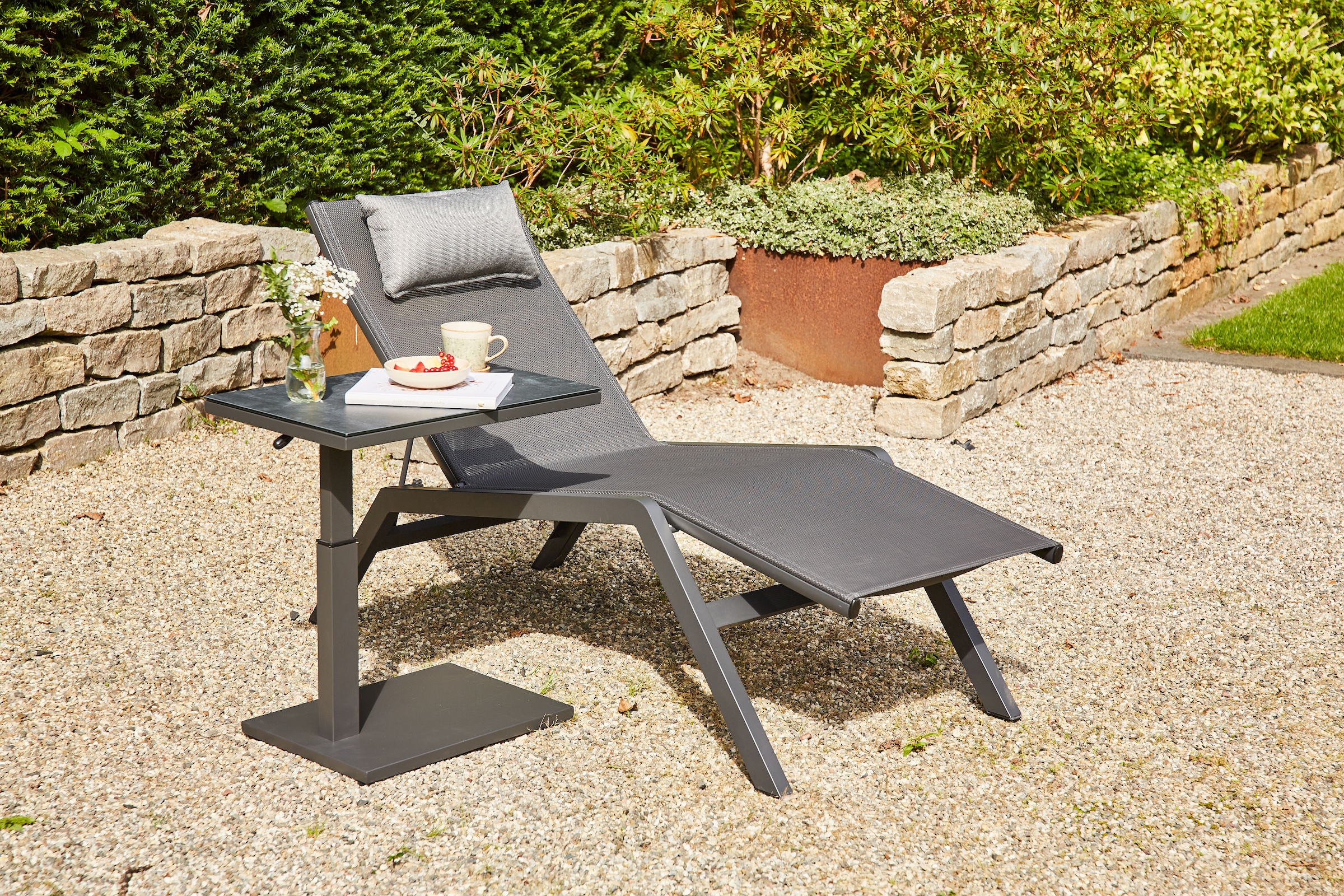 Siena Garden Gartentisch »TORENO Lift-Beistelltisch 60x40cm« Aluminiumgestell matt anthrazit, Tischplatte aus Glas in dark concrete