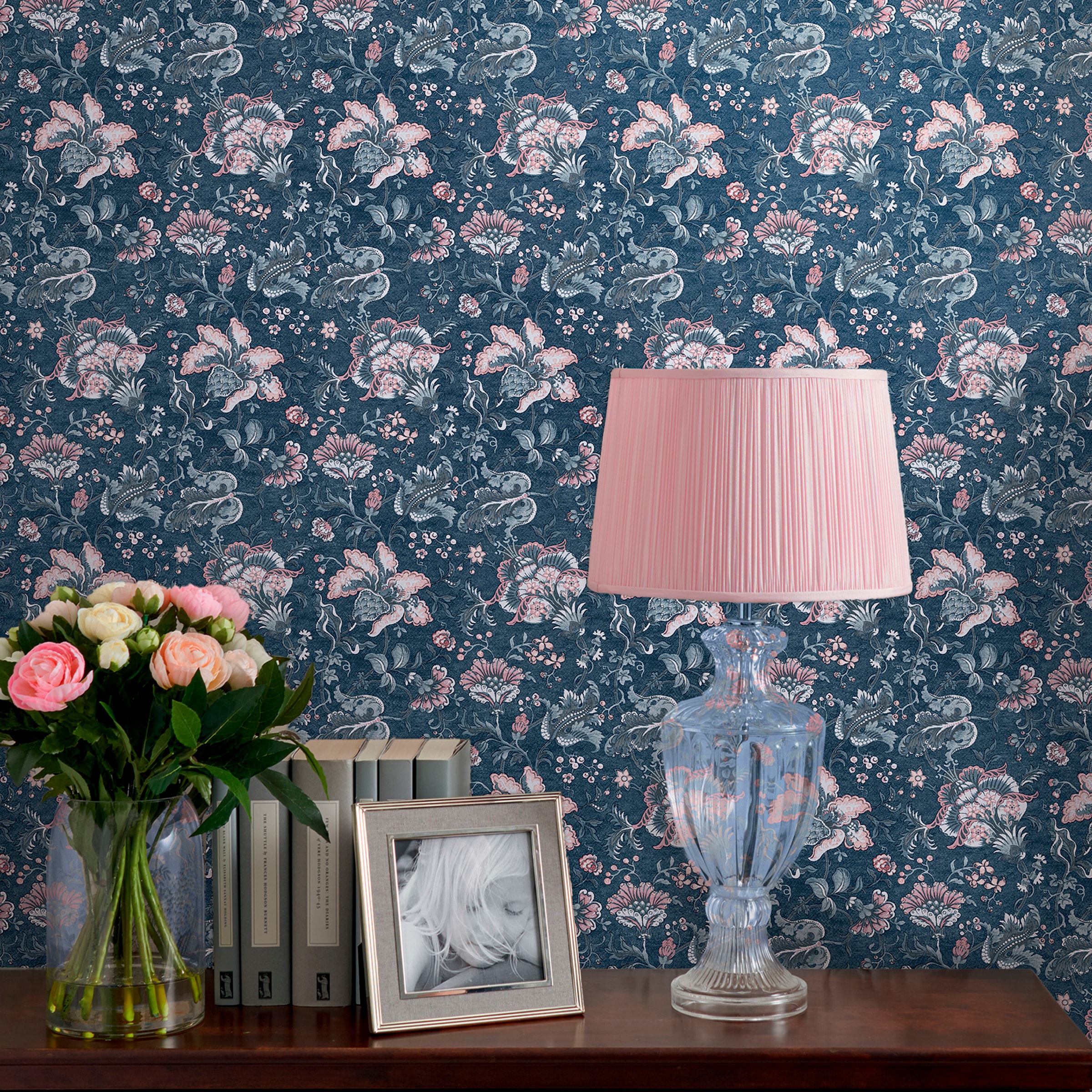 LAURA ASHLEY Vliestapete »Laura Ashley Portia Dark Seaspray Vliestapete«, geblümt, Laura Ashley Portia Dark Seaspray Vliestapete