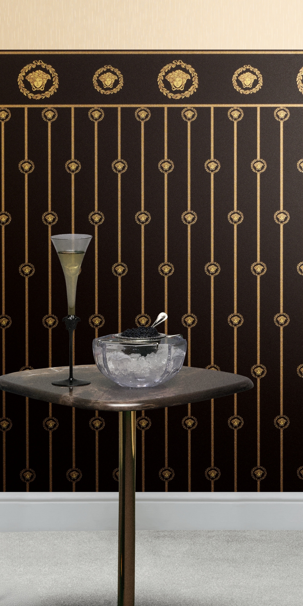 Versace Vliestapete »Versace 6 I Love Baroque –« 3D-Optik | Barock | Motiv geprägt Edle Bordüre mit ikonischem Medaillonmotiv & glänzender Struktur