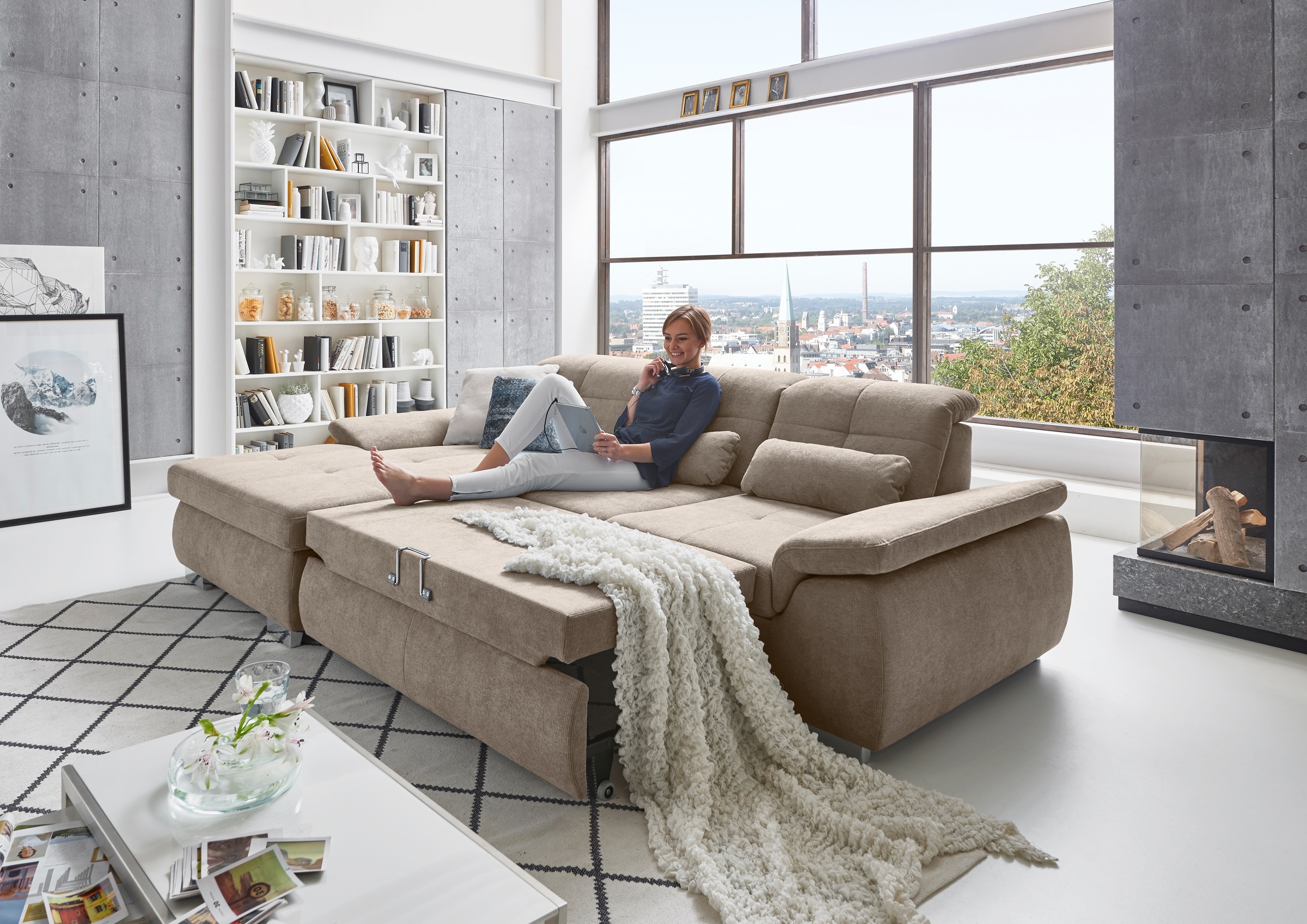 Die PlanBar Ecksofa »MP-IN16037 L-Form mit Kaltschaum-Polsterung«, mit Sitztiefenverstellung & Zierkissen