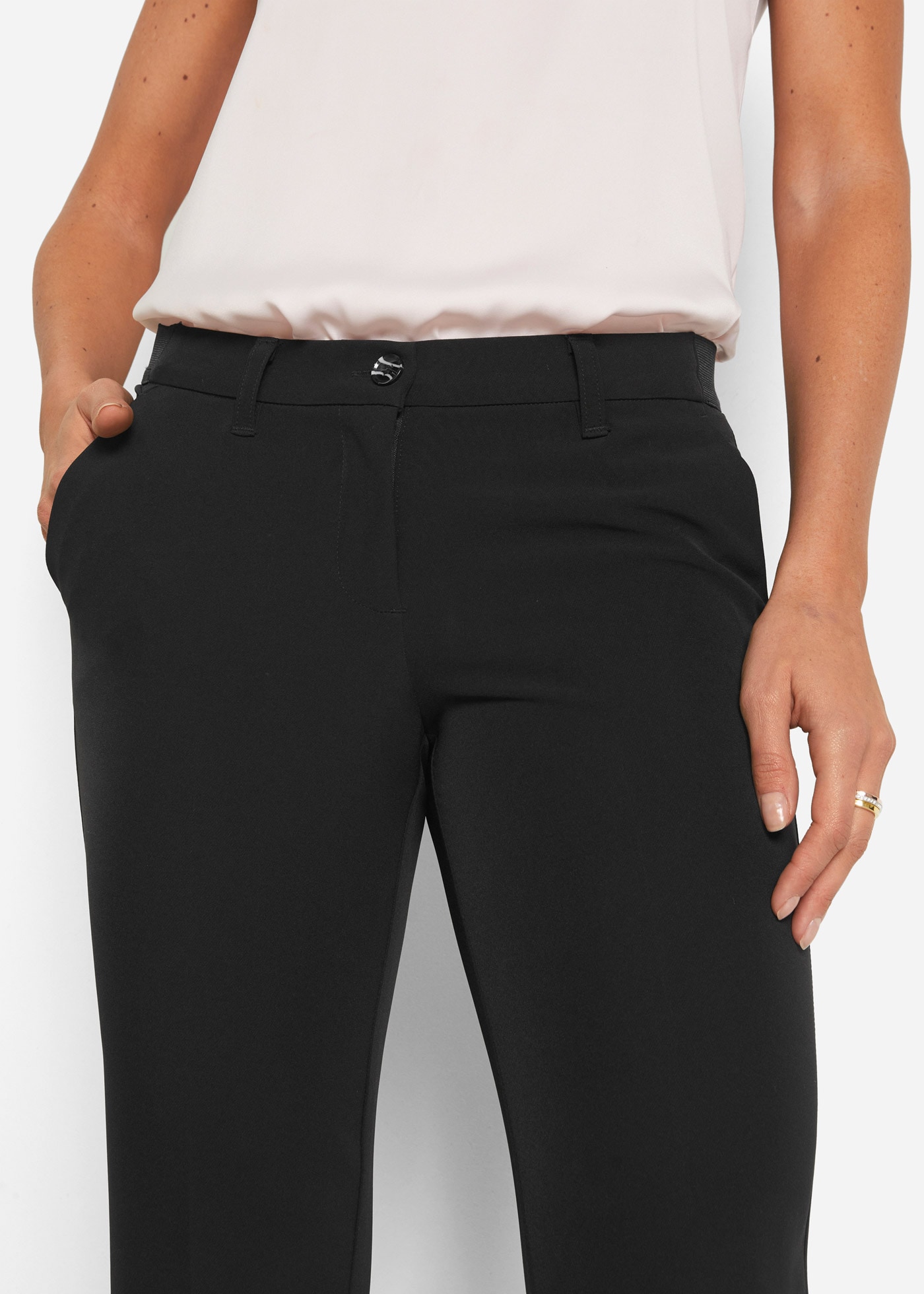 bonprix Hosenanzug »Hosenanzug (2-tlg.Set)« Set, 2 tlg. schmal bestehend aus Blazer und Hose, vollständig gefüttert, schmale Passform
