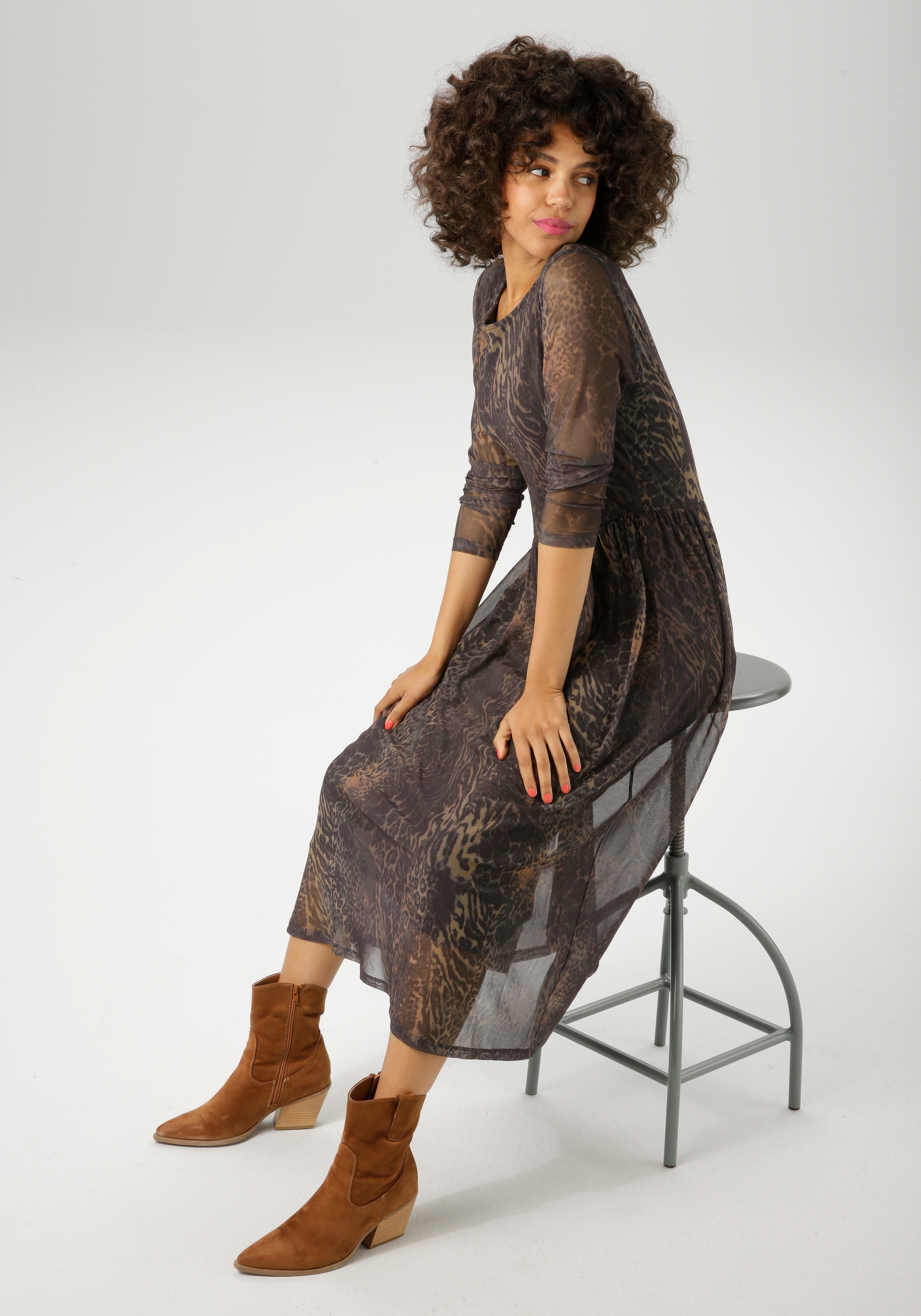 Aniston CASUAL Midikleid, mit fantasievollem Animal-Print - NEUE KOLLEKTION