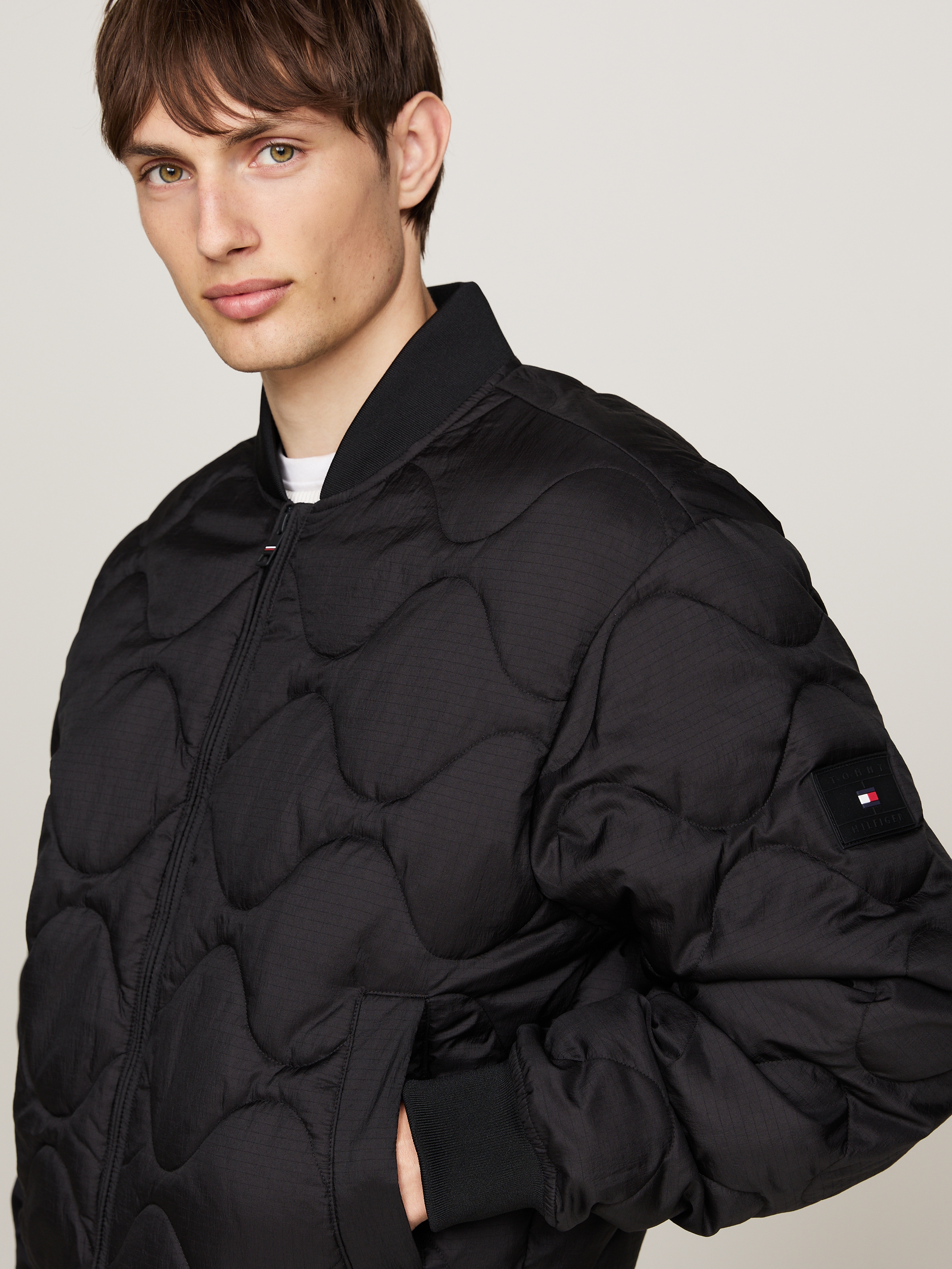 Tommy Hilfiger Steppjacke »ONION QUILTED BOMBER«, ohne Kapuze, mit Stehkragen, modische Steppung