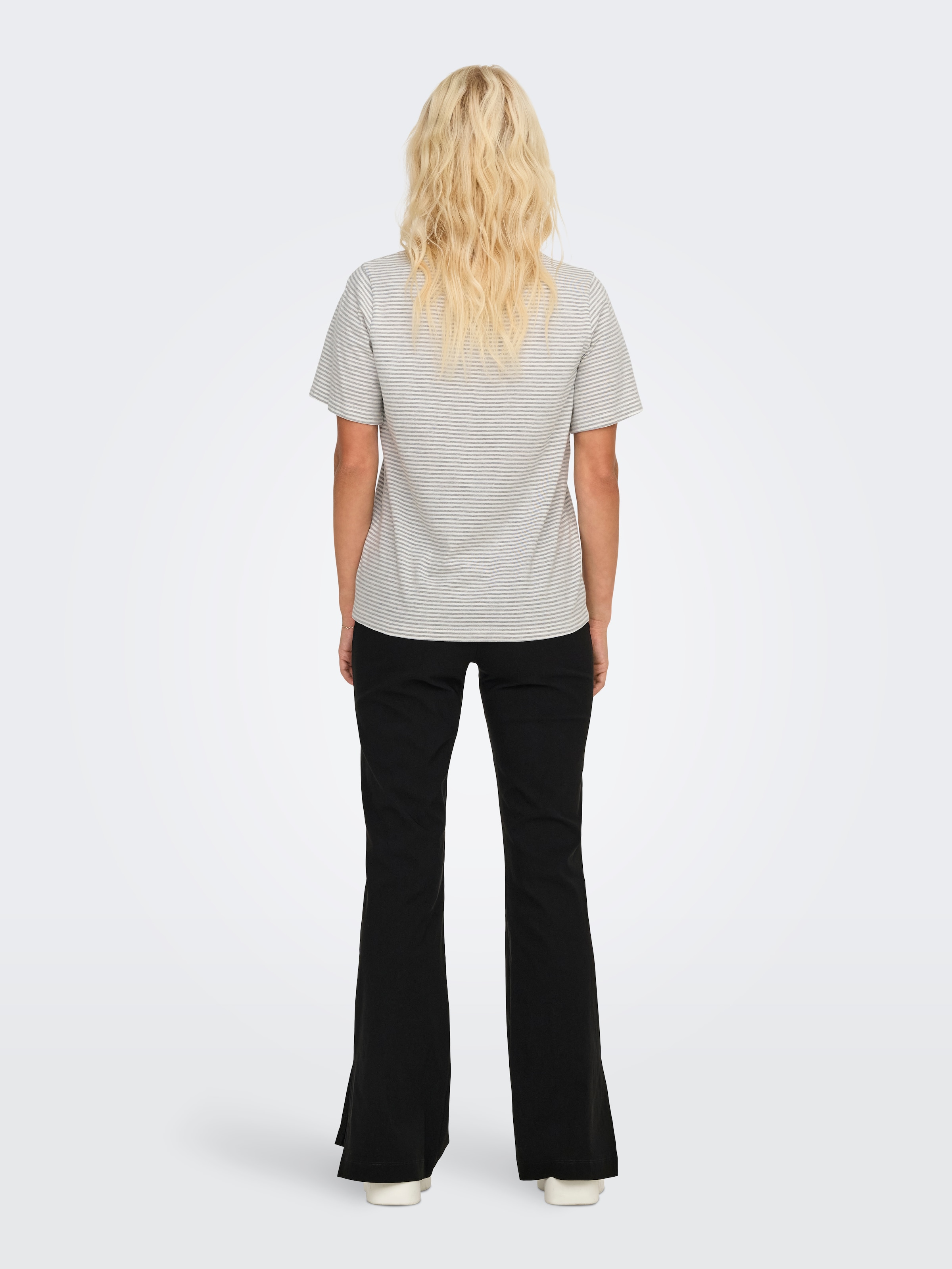 JDY Kurzarmshirt »JDYPISA S/S PRINT TOP JRS NOOS«, mit Herz Stickerei