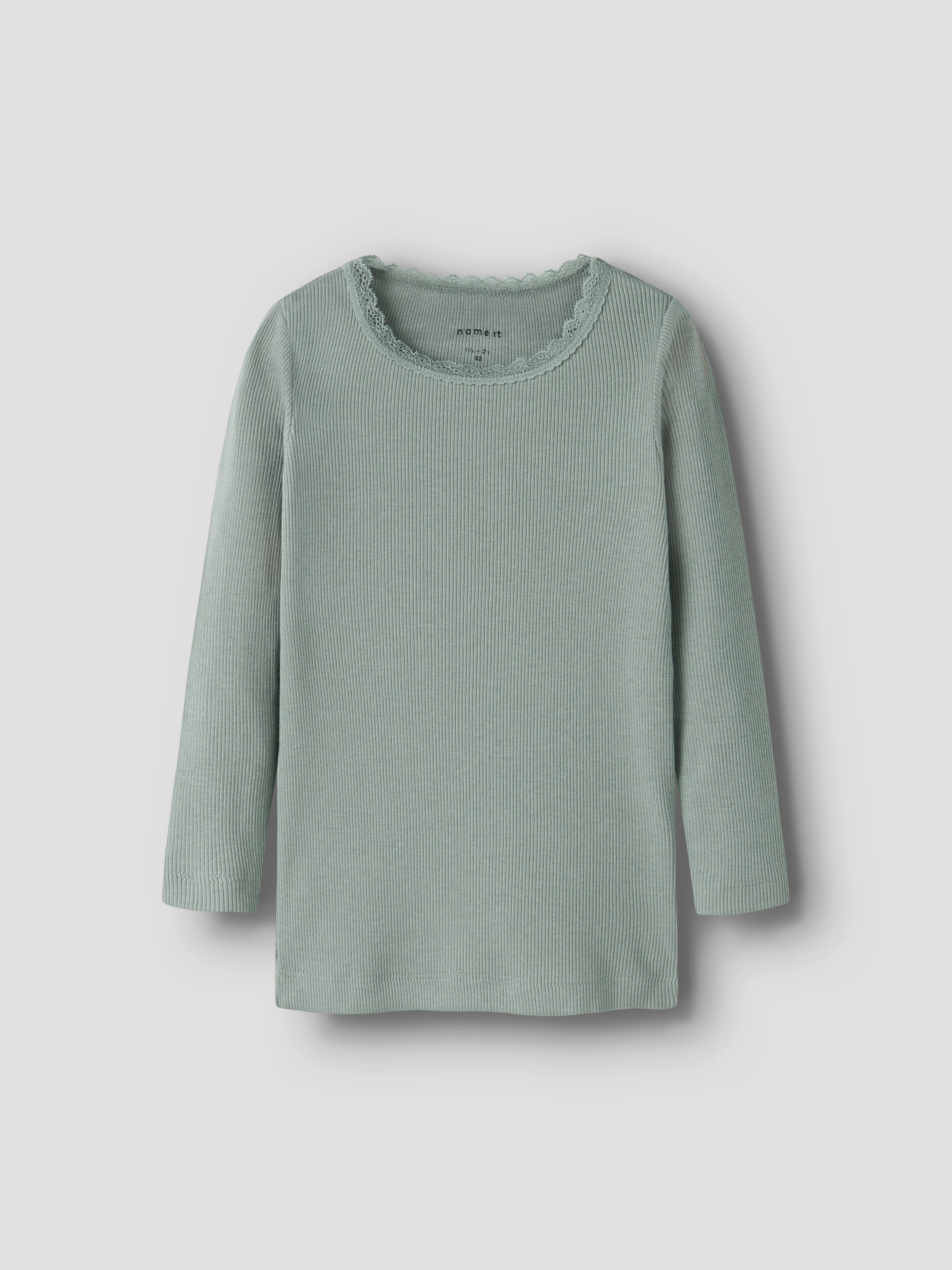 Name It Langarmshirt »NMFKAB LS TOP NOOS«, in Feinripp und mit süßer Spitzenkante am Ausschnitt