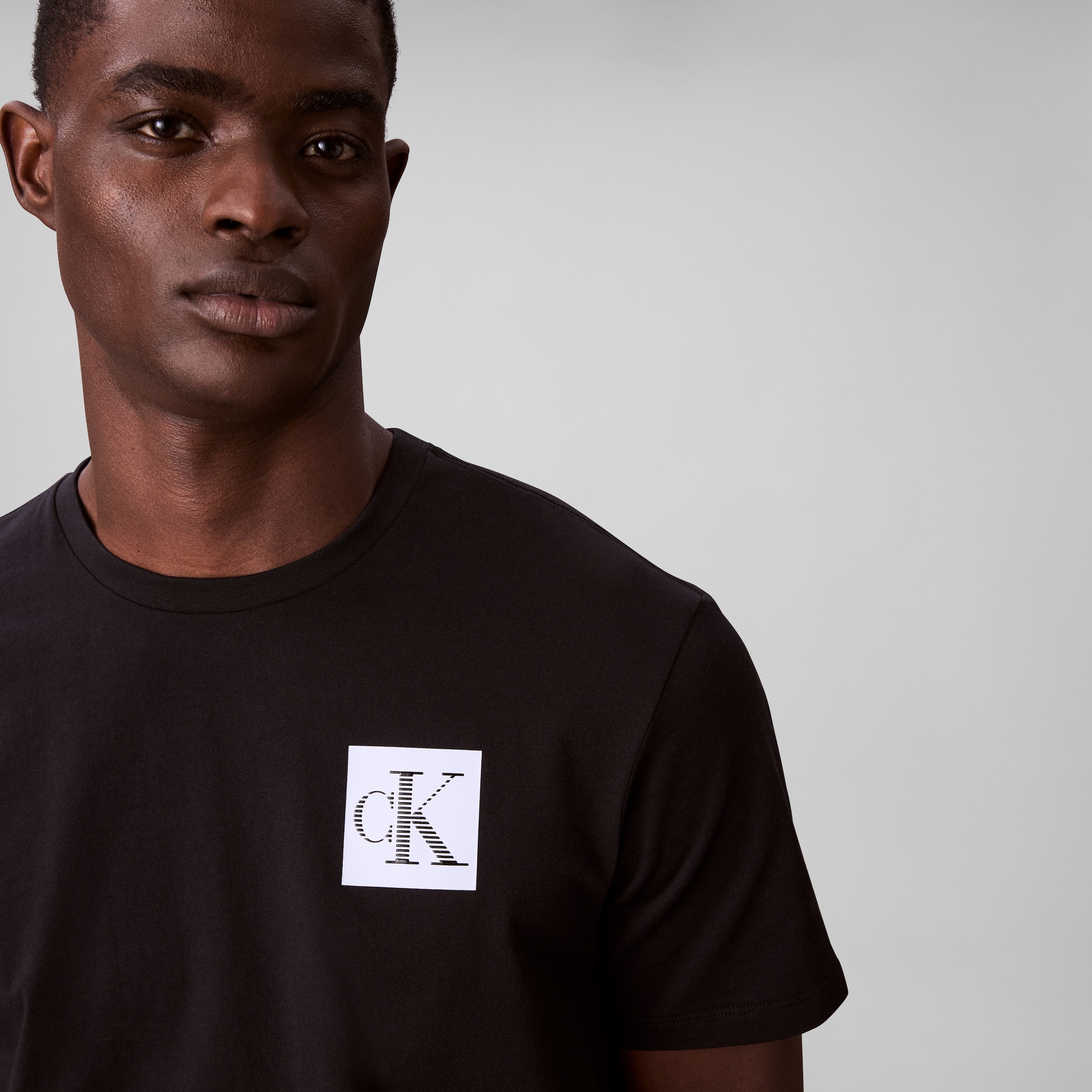 Calvin Klein Jeans T-Shirt »SS GRDNT MNGRM E LG«, Mit Rundhalsausschnitt