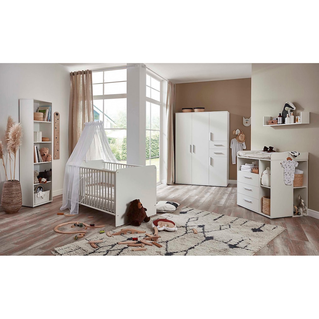 BMG Möbel Babyzimmer-Komplettset »Lea«, (Set, 7 St., Bett, Wickelkommode, Schrank, Standregal, Unterstellregal, Wandboard), Bett + Wickelkommode + 4-trg. Schrank + Standregal + Unterstellregal