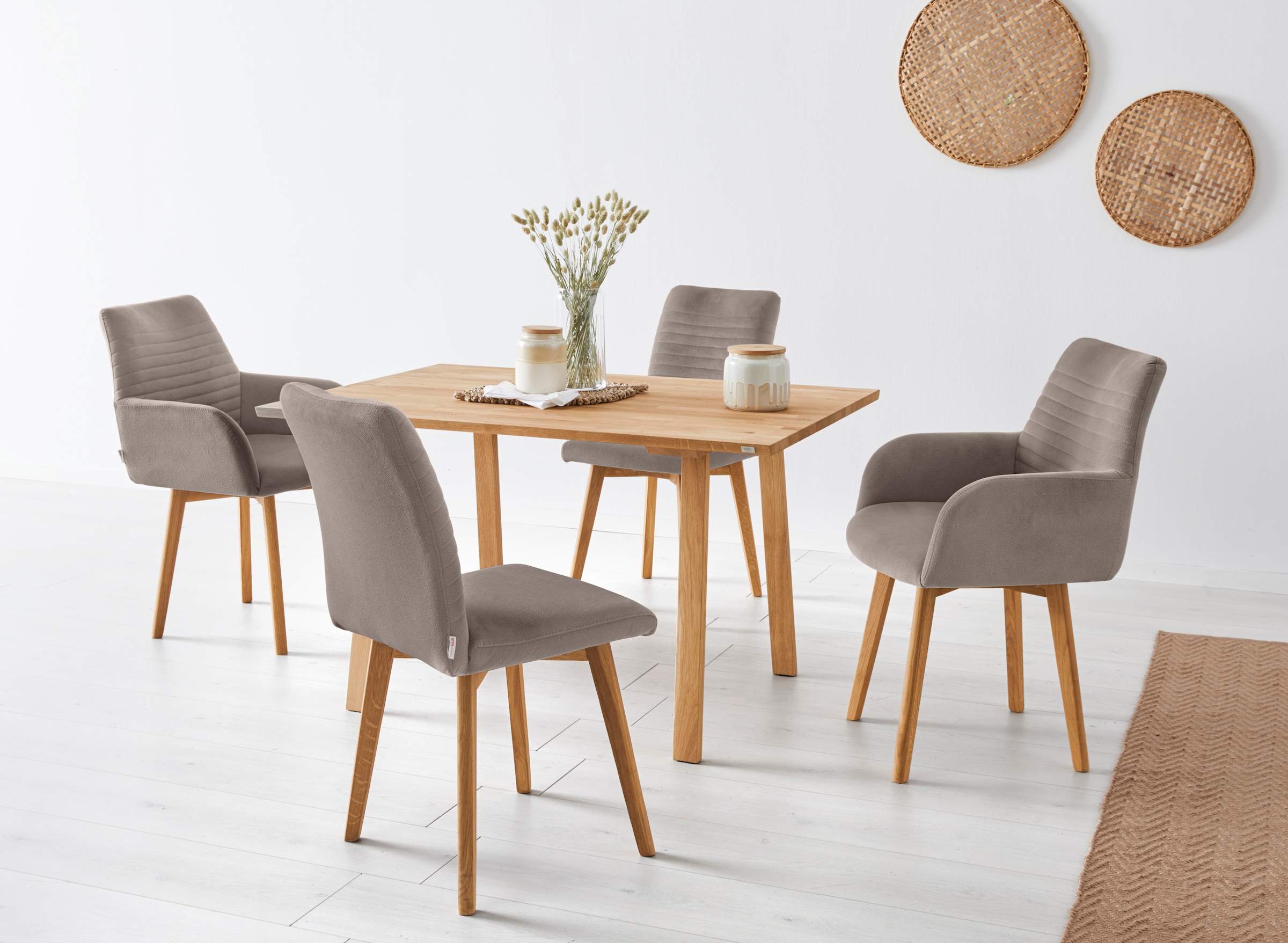 OTTO products Esszimmerstuhl »Alessja«, (Set), 2 St., Microfaser, Bezug aus Microfaser, Gestell aus Eiche Massivholz