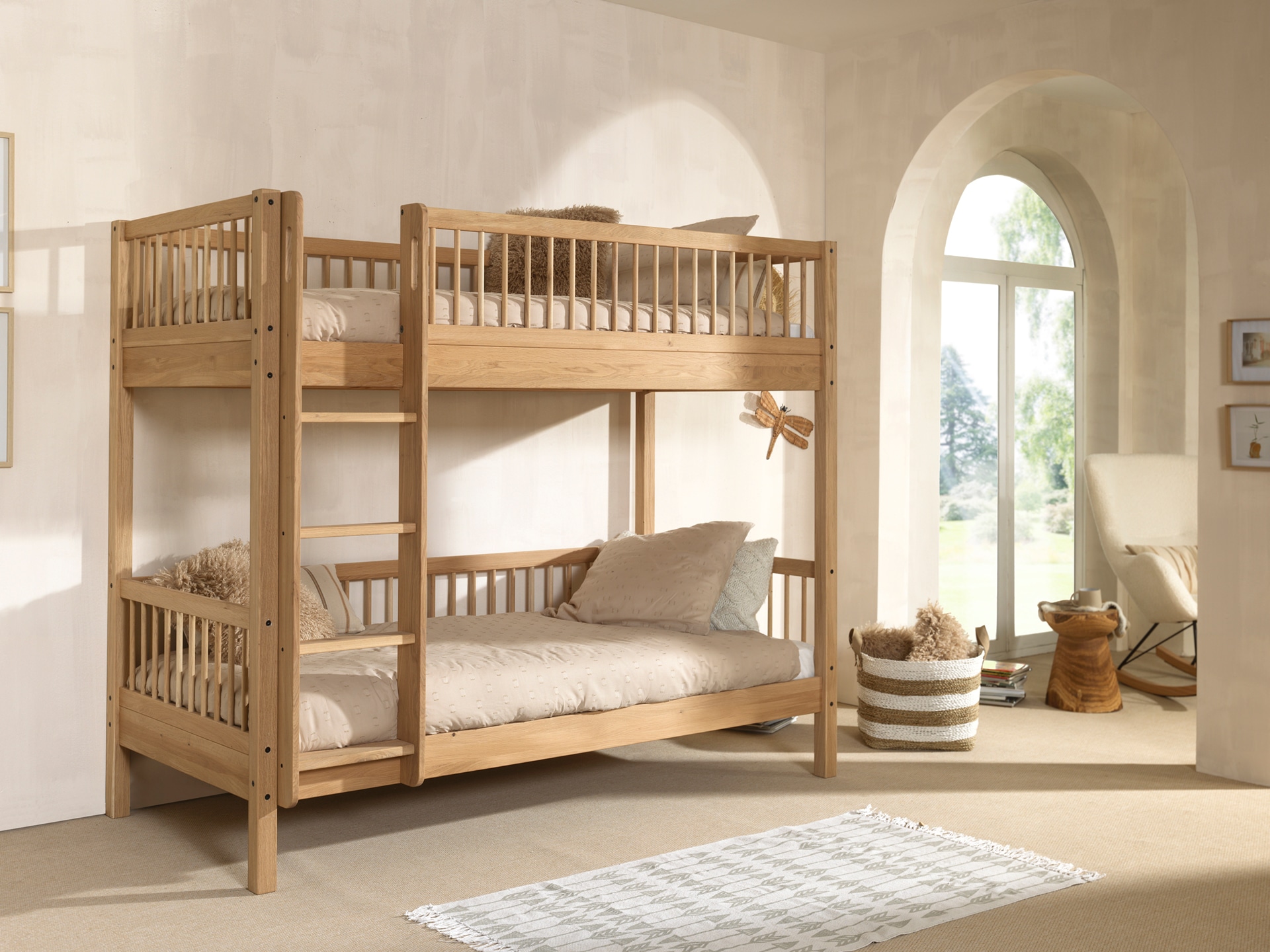 Home affaire Etagenbett »Forrest, Eiche massiv, Made in Europe, langlebige Qualität«, (H/B/T ca. 176/90/200cm), Schublade + unterer Rausfallschutz optional, stabil, 2 Lattenroste