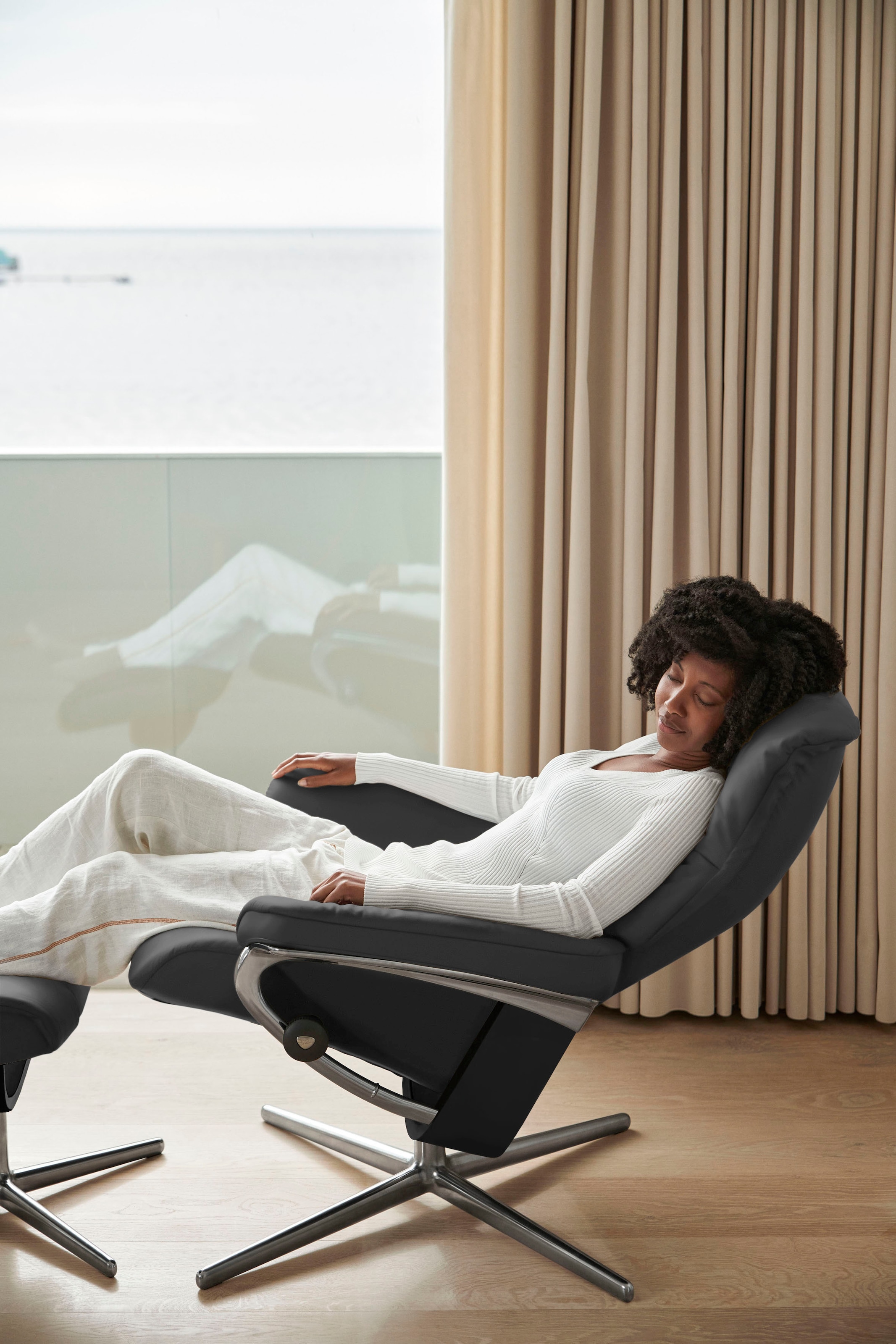 Stressless® Relaxsessel »Mayfair« Set, Relaxsessel mit Hocker,  mit Hocker, mit Cross Base, Größe S, M & L, Holzakzent Schwarz