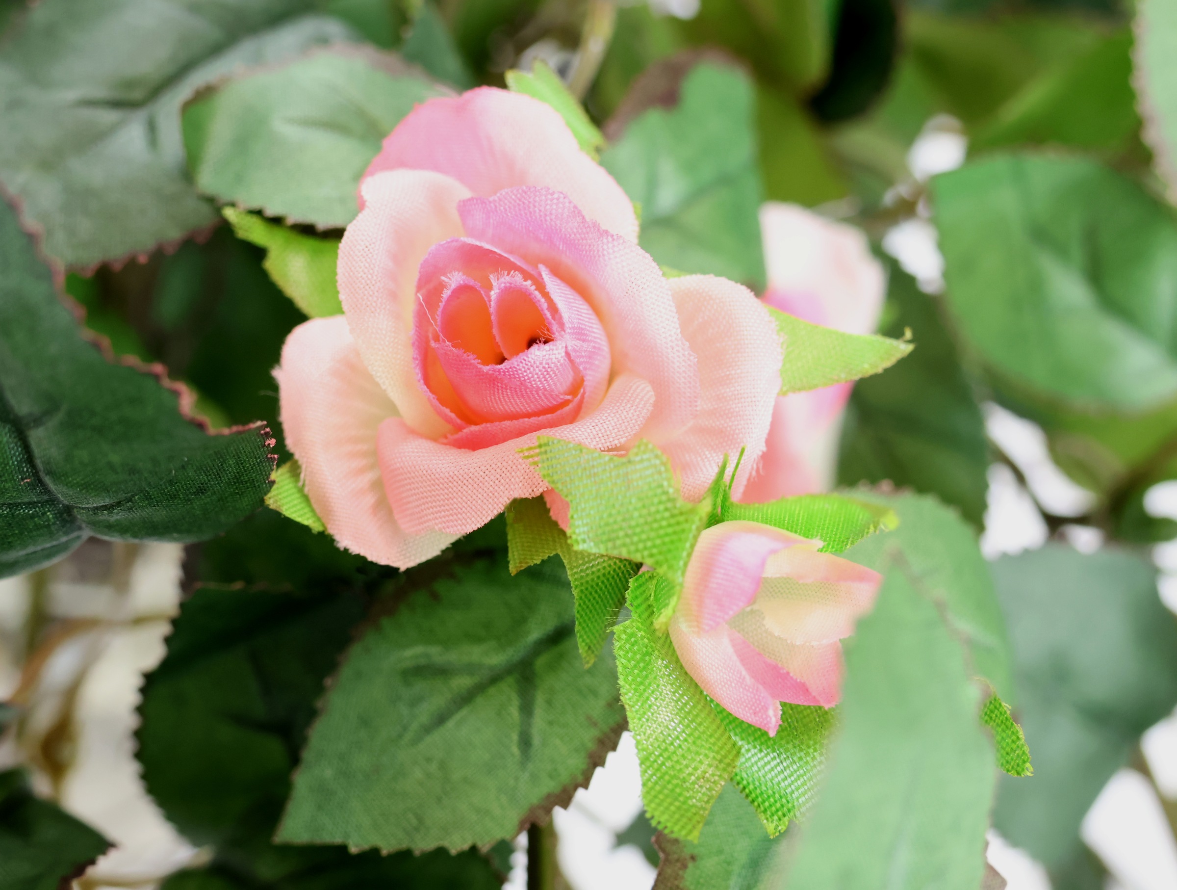 I.GE.A. Kunstpflanze »Künstlicher Rosenbusch im Korb«, Rosen Deko Kunstblumen Seidenblumen Blumen Blumengirlande Rosenranke