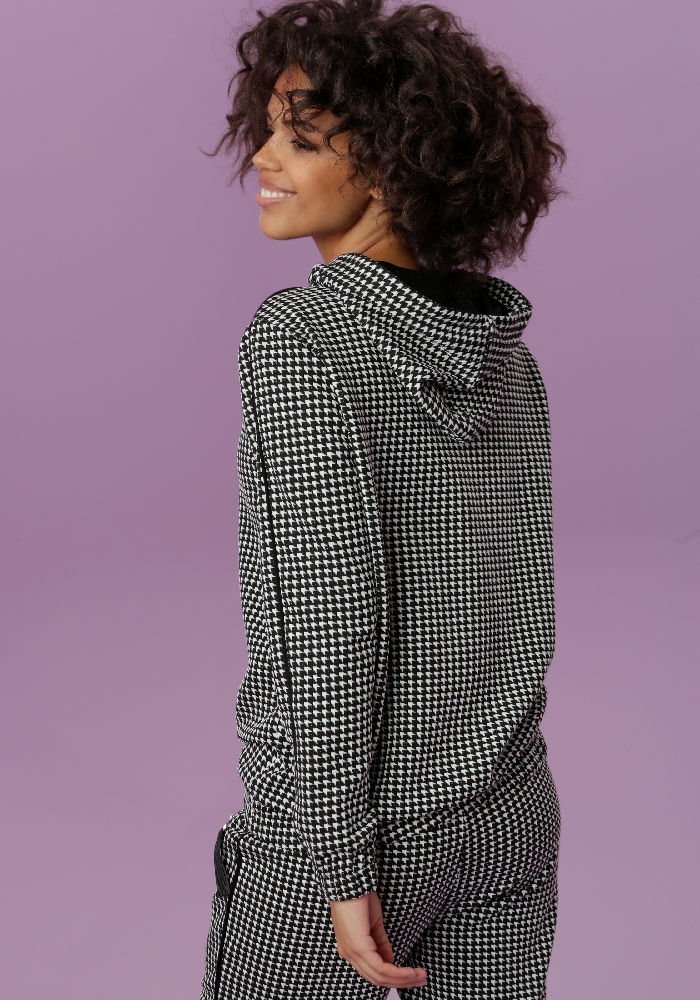 Aniston CASUAL Sweatshirt, Kapuze mit Bindeband regulierbar