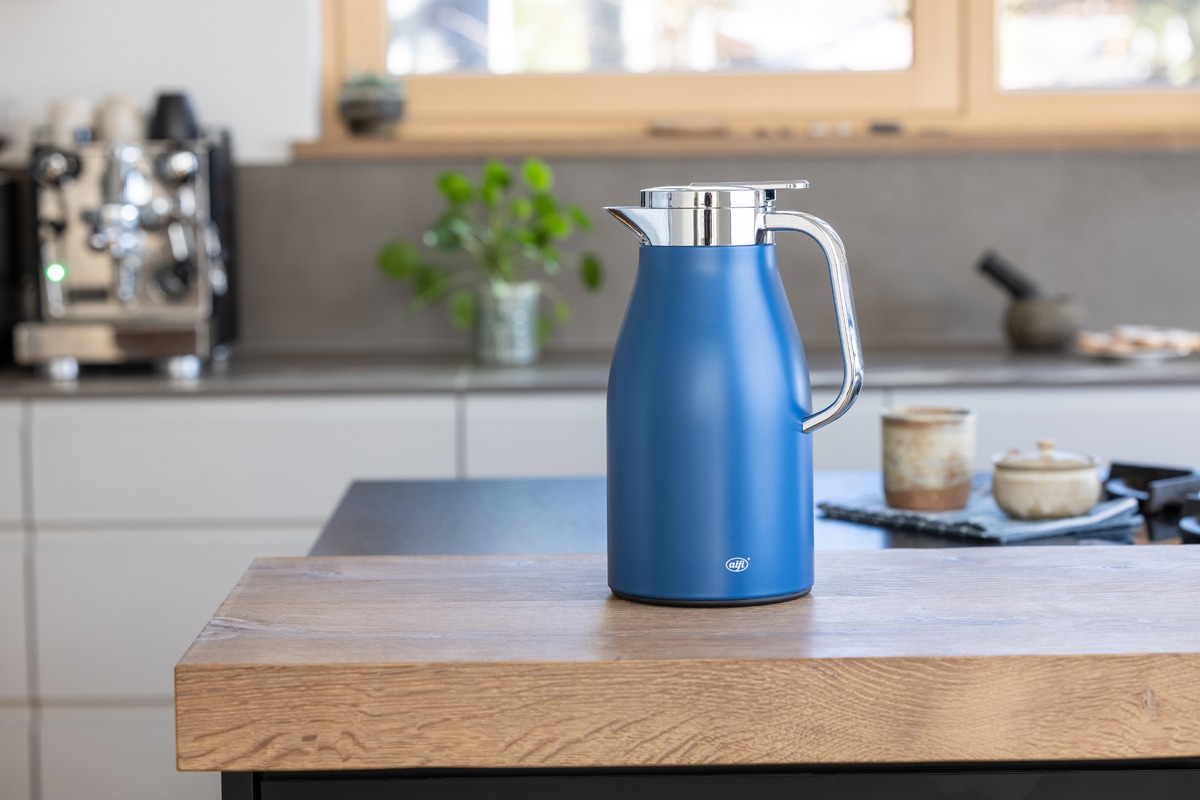 Alfi Isolierkanne »SKYLINE, mit Hartglaseinsatz und ergonomischem Griff«, 1 l, (1 St.), 12h heiß & 24h kalt, Drehverschluss mit bequemem Druckknopf