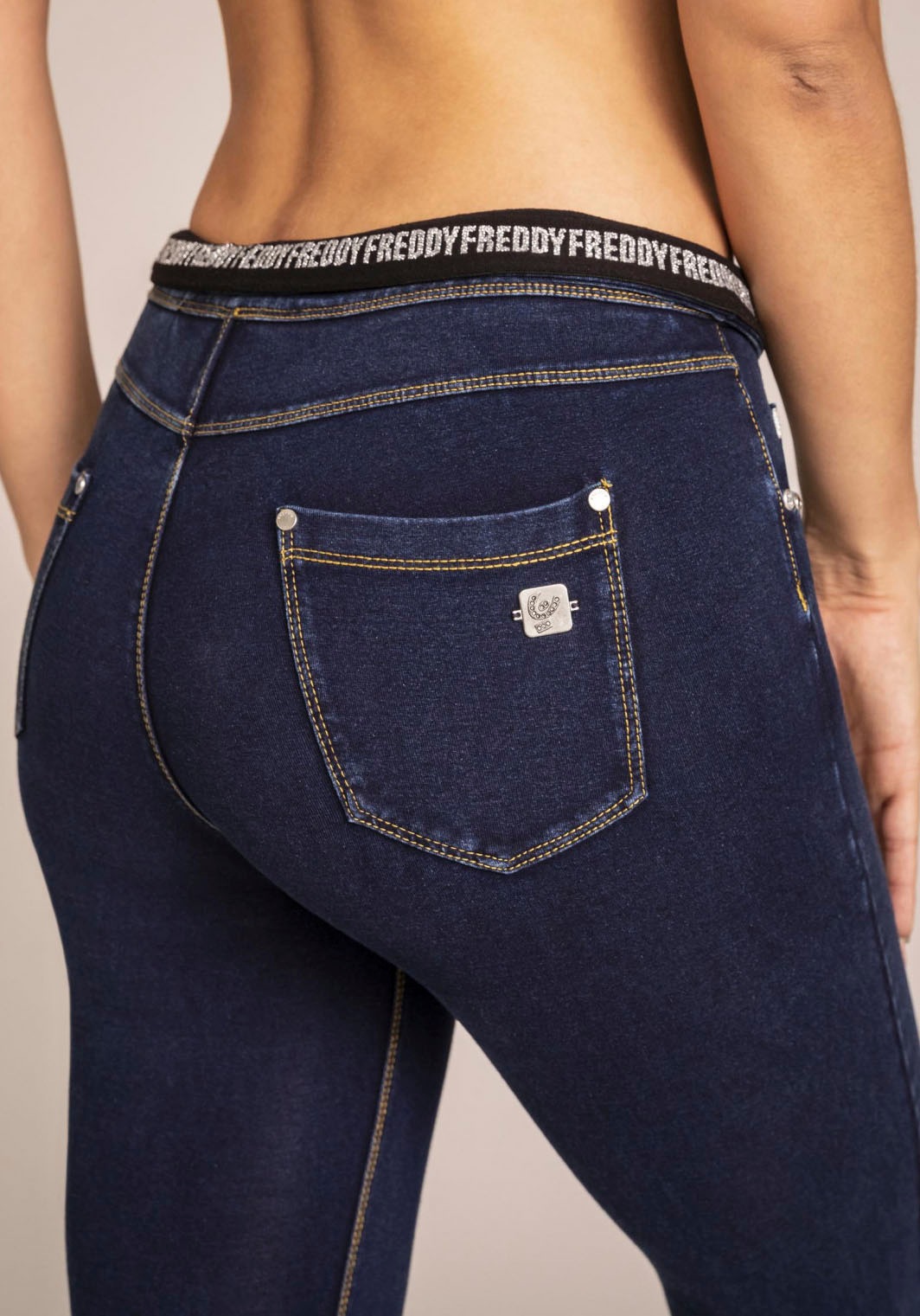 Freddy Shapingleggings »NOW SKINNY YOGA«, mit Lifting & Shaping Effekt und Umschlagbund