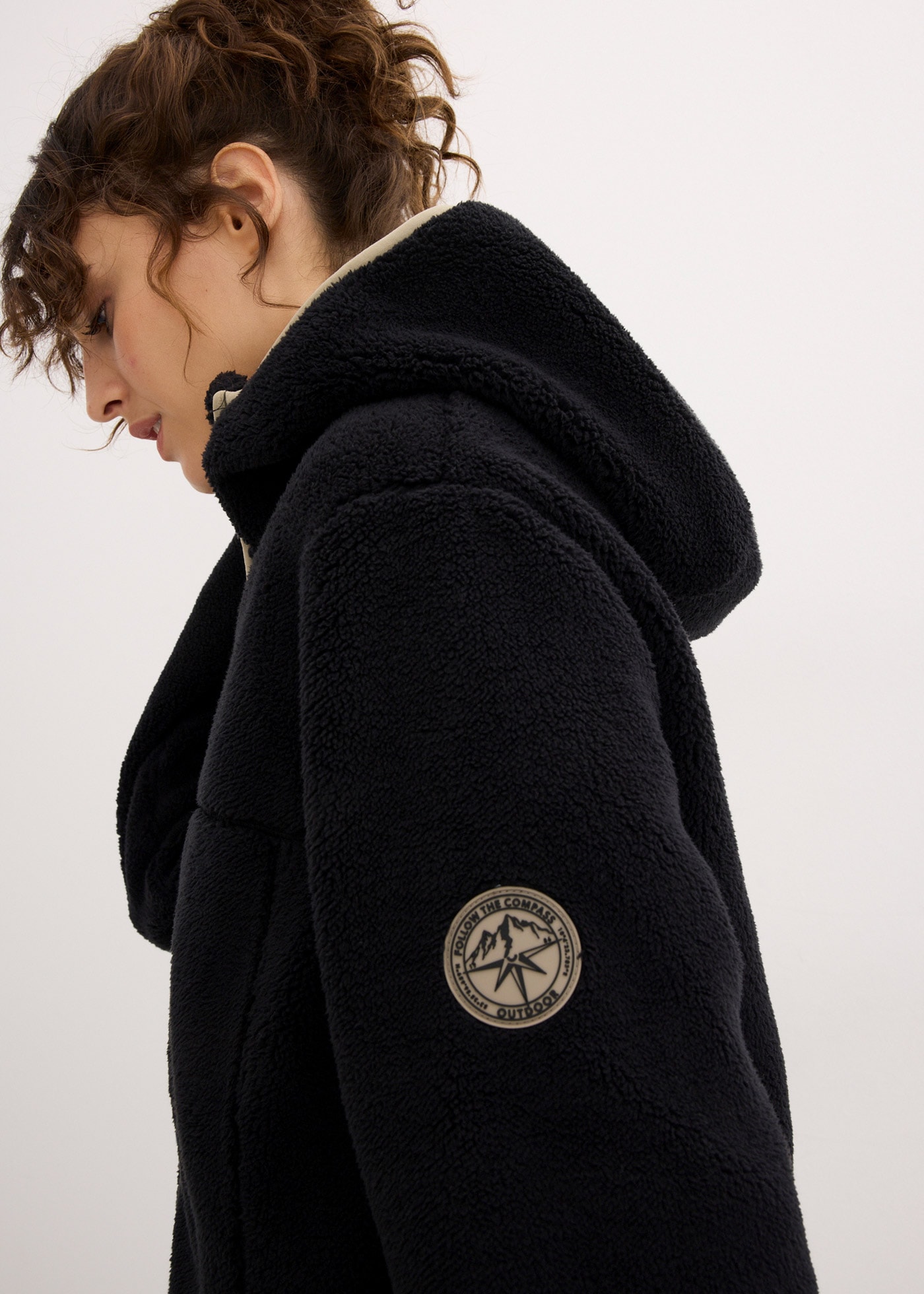 bonprix Fleecejacke mit Kapuze mit Kapuze, aus Teddy-Fleece, lässige Passform, mit Stehkragen