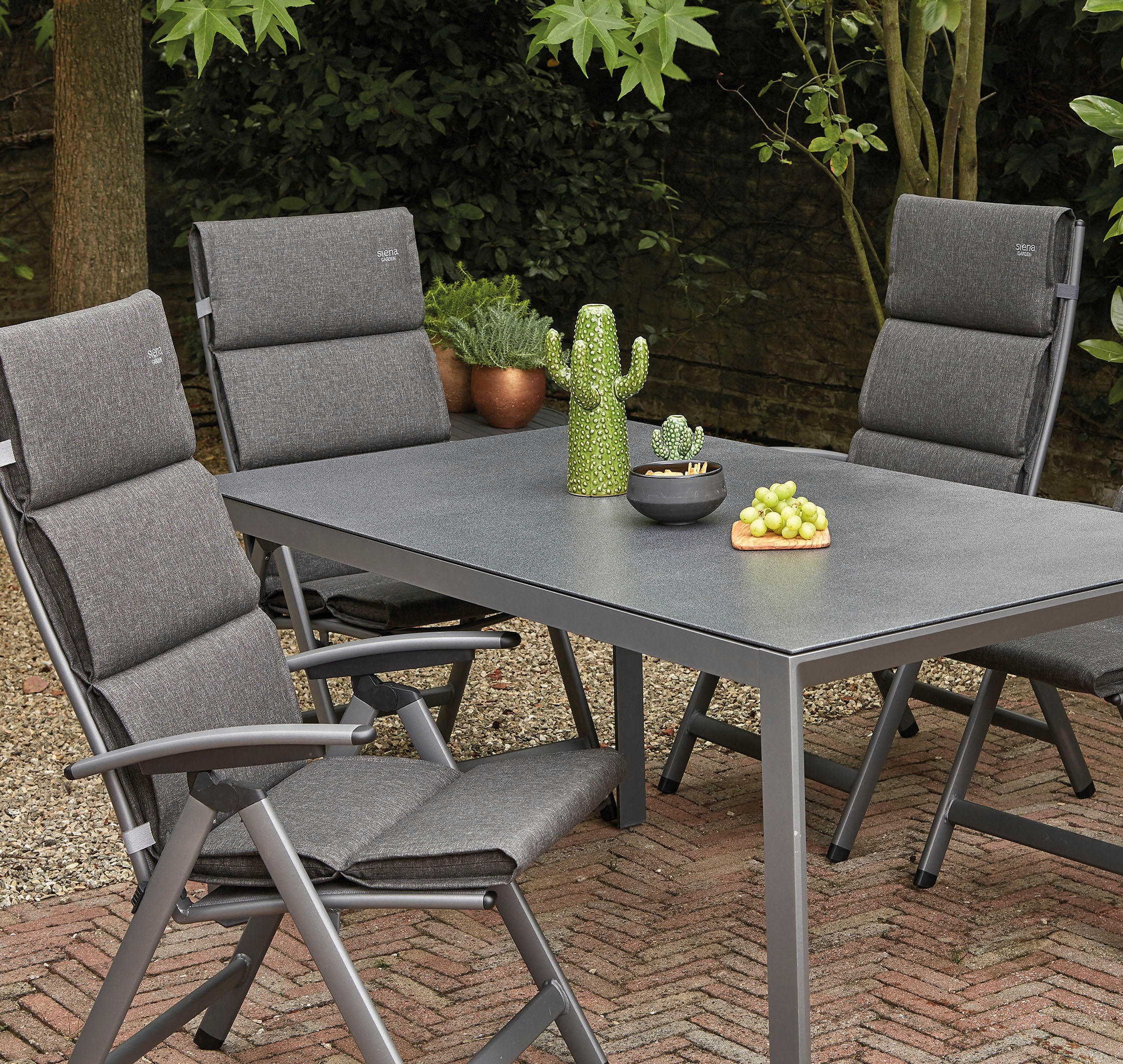 Siena Garden Garten-Essgruppe »Savona / Zurigo«, (Set, 10 tlg.), best. aus 4 Sesseln, 4 Auflagen, 1 Liege und 1 Tisch