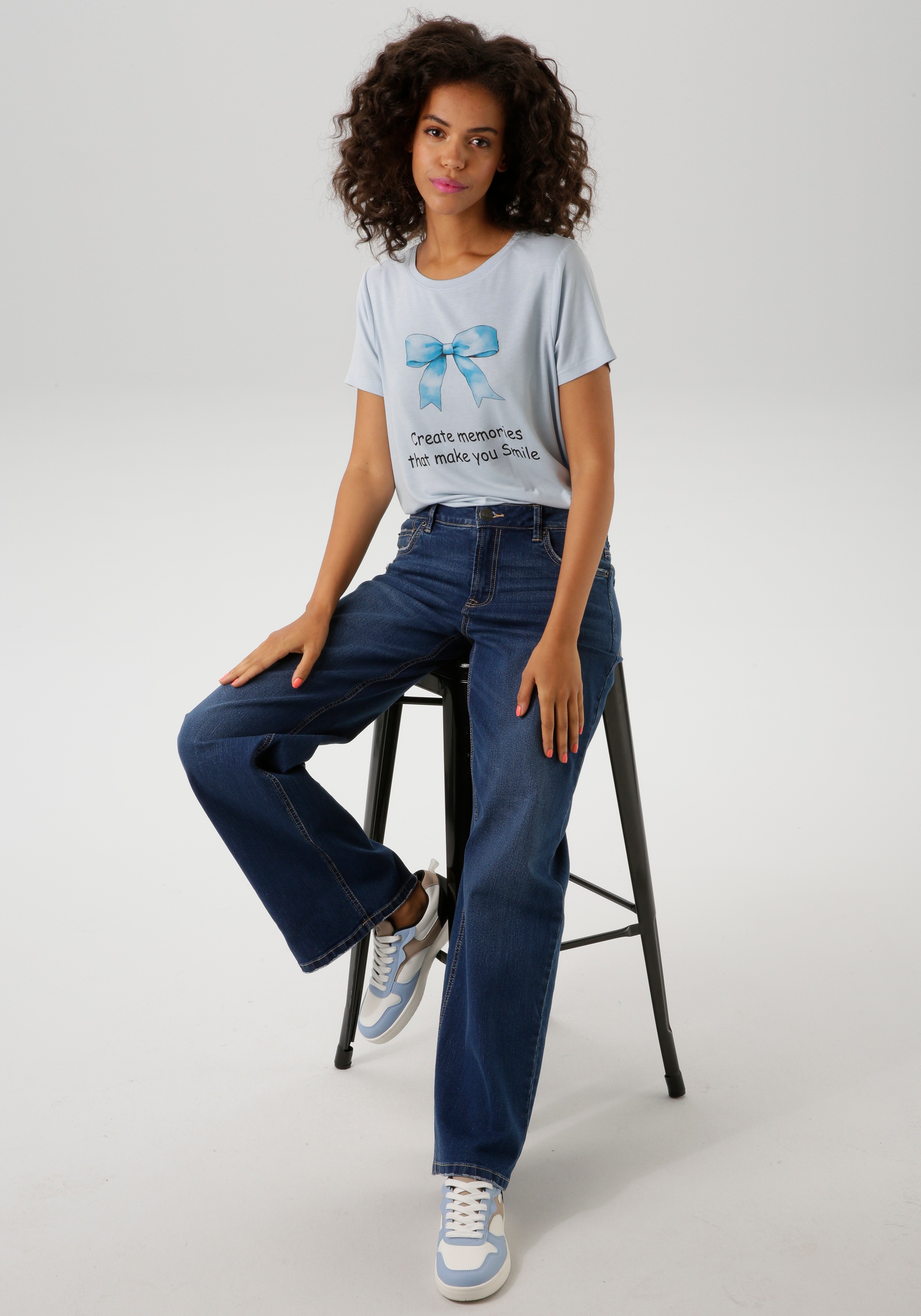 Aniston CASUAL T-Shirt, mit Schleife und Schriftzug bedruckt
