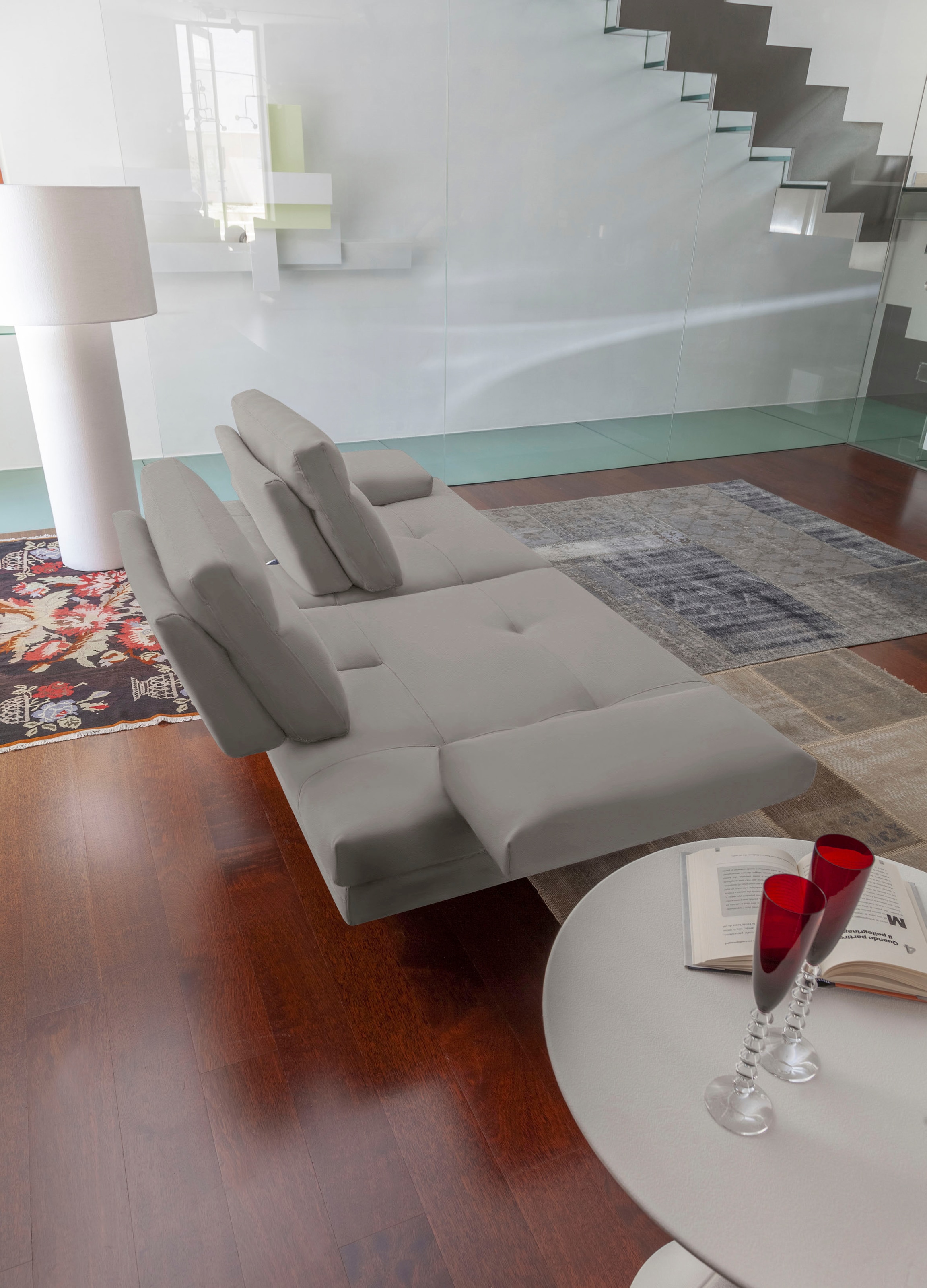 CALIA ITALIA 3-Sitzer »Toby Wing, Designsofa mit hohem Sitzkomfort, bequem und elegant«, inklusive Sitztiefenverstellung, Füße in Chrom glänzend