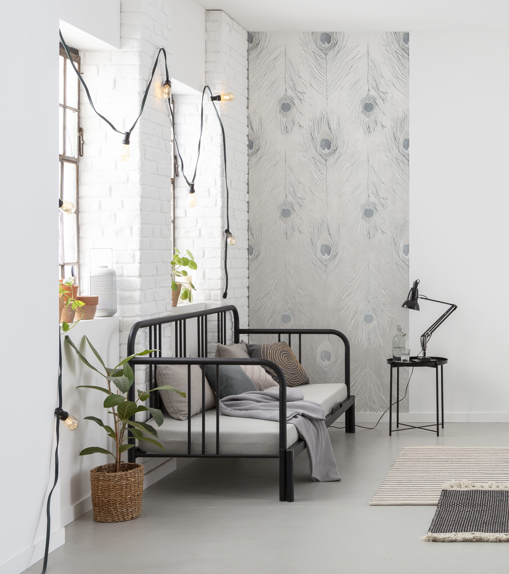 Fototapete KOMAR "Vlies Fototapete - Pfauenfedern - Größe 100 x 250 cm", silber, B:1m H:250m