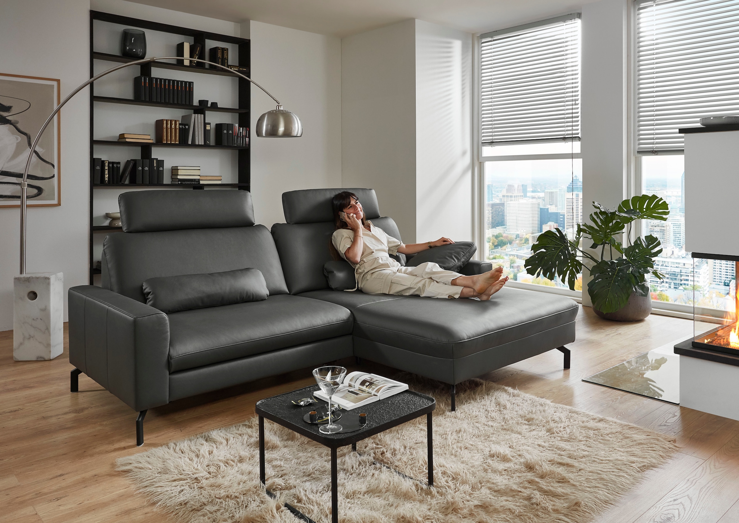 Die PlanBar Ecksofa »PN-EM20028 L-Form mit Kopfstützen« wahlweise mit motorischem Canape