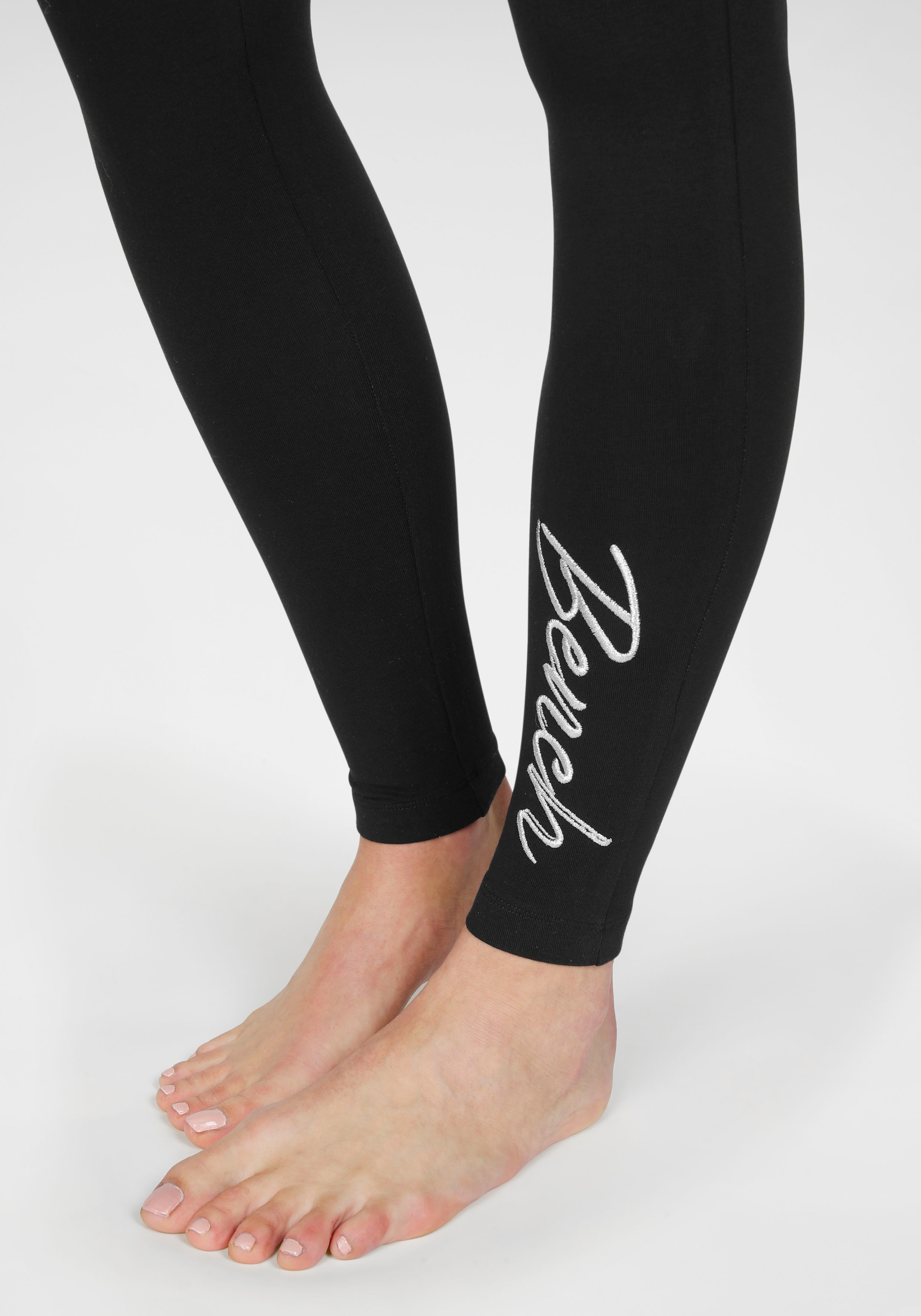 Bench. Loungewear Leggings  mit glänzender Logostickerei