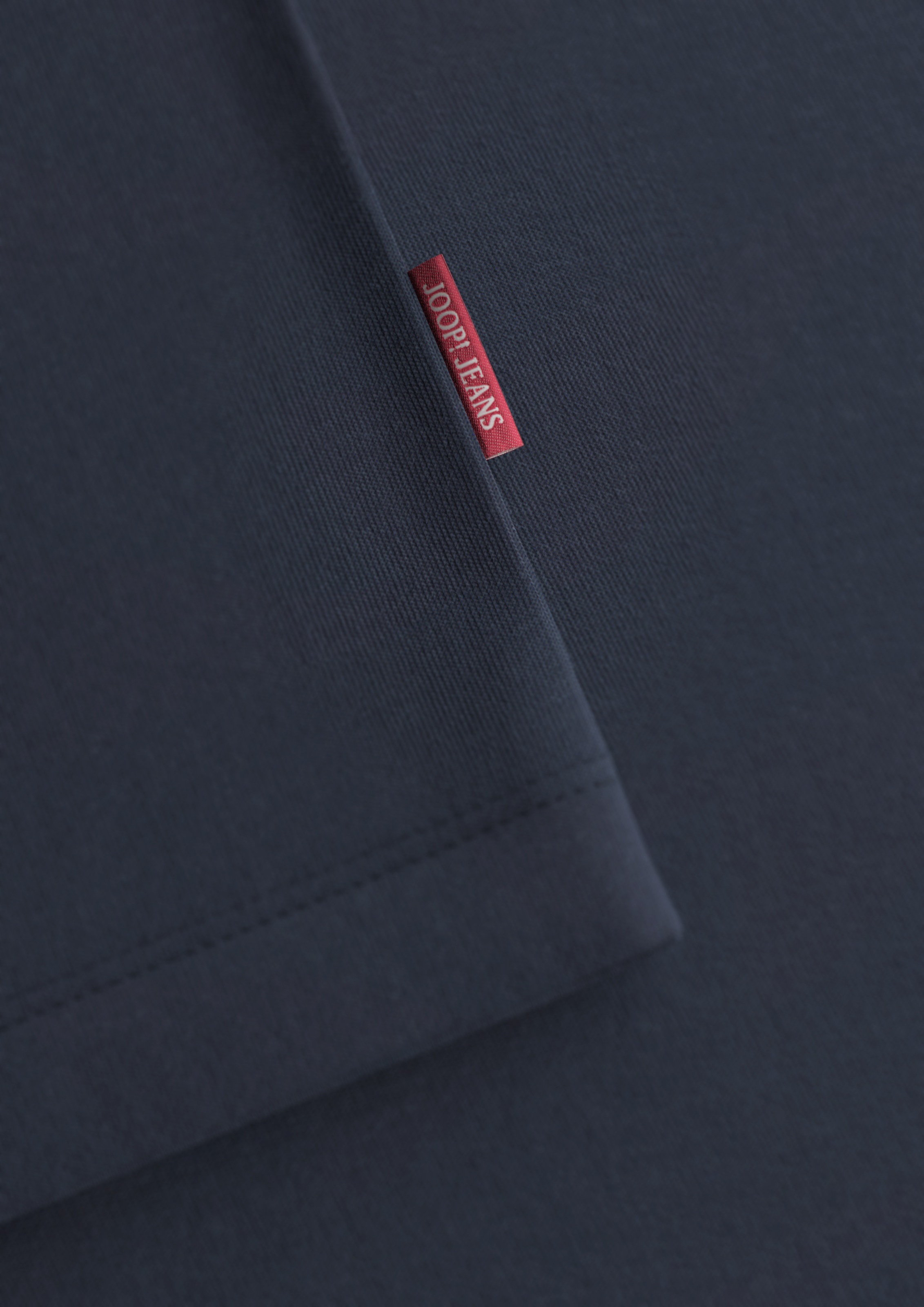 Joop Jeans Rundhalsshirt »Cedric«, Etikett seitlich am Rumpf, elastischer Rundhalsausschnitt