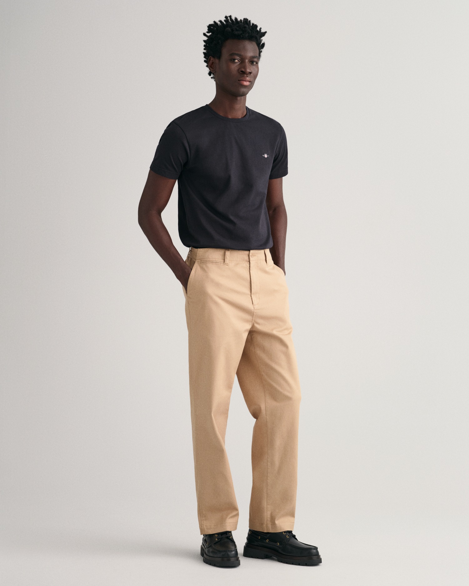 Gant T-Shirt »SLIM SHIELD SS T-SHIRT« mit Logostickerei auf der Brust