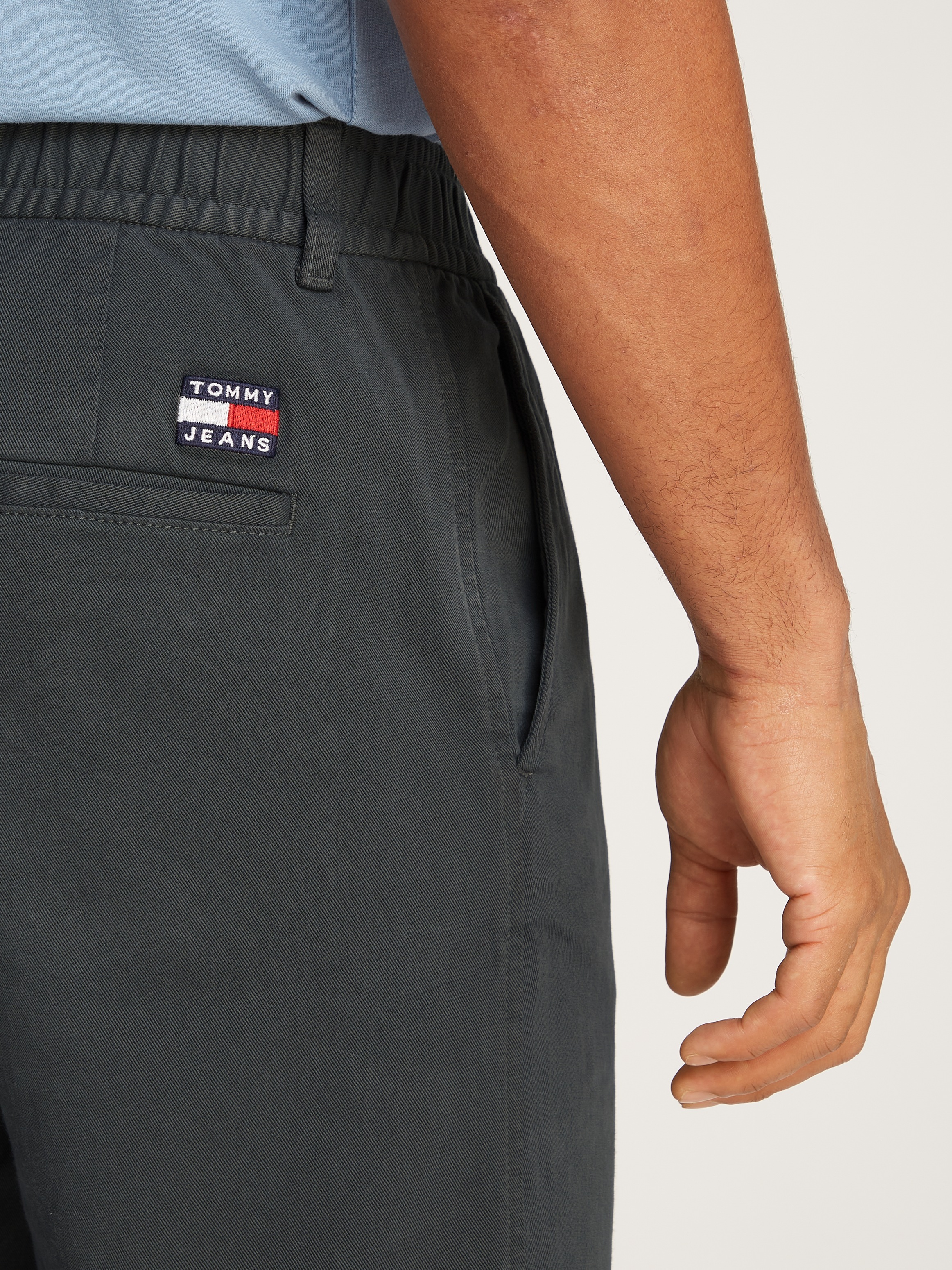 Tommy Jeans Chinohose »TJM CASUAL ELASTICATED PANT«, mit Bundfalten