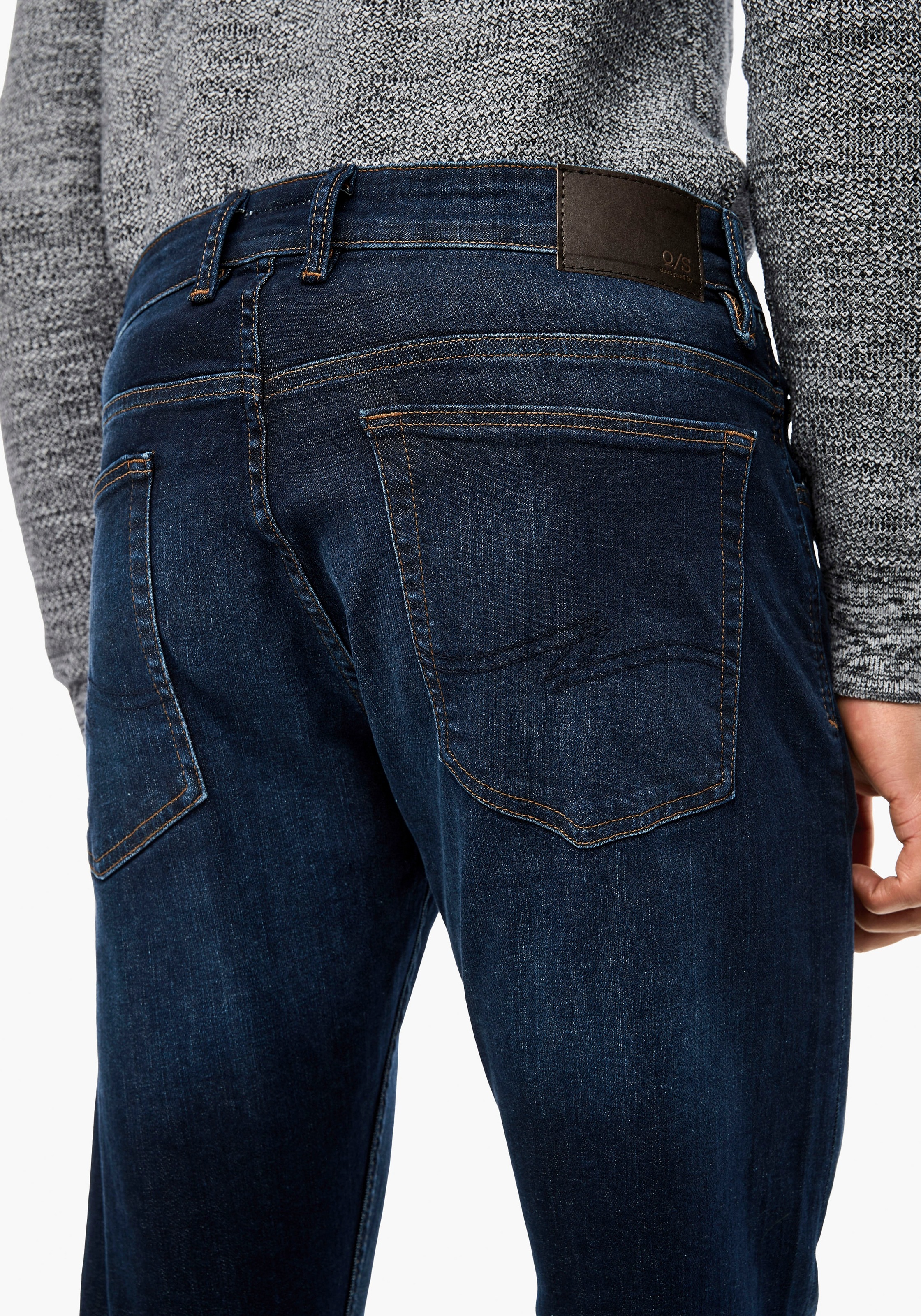 QS 5-Pocket-Jeans »RICK«, mit leichten Abriebeffekten