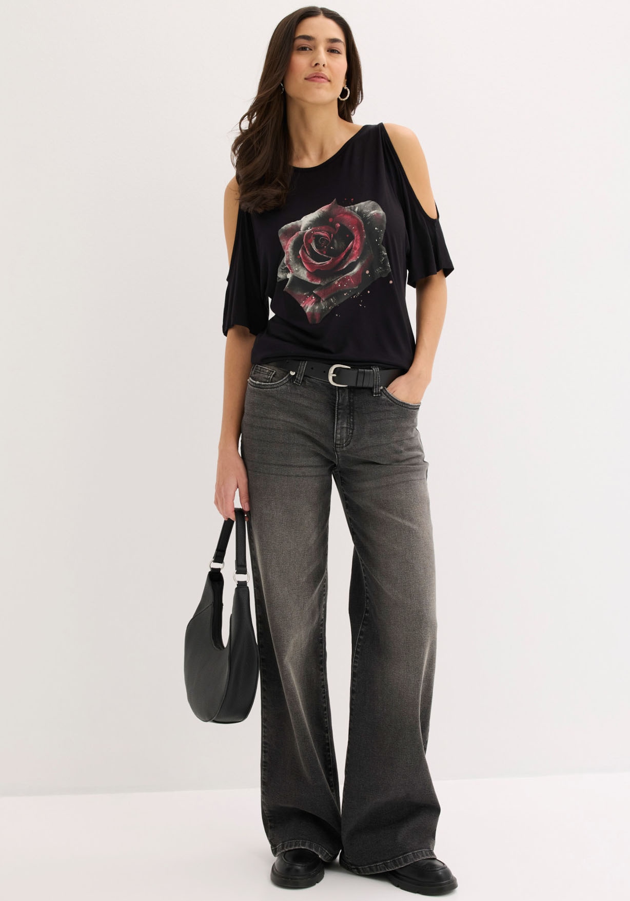 bonprix T-Shirt »Cold-Shoulder-Shirt aus Viskose« Cold-Shoulder-Design, Halbarm, lässige Passform, mit Blumen-Print
