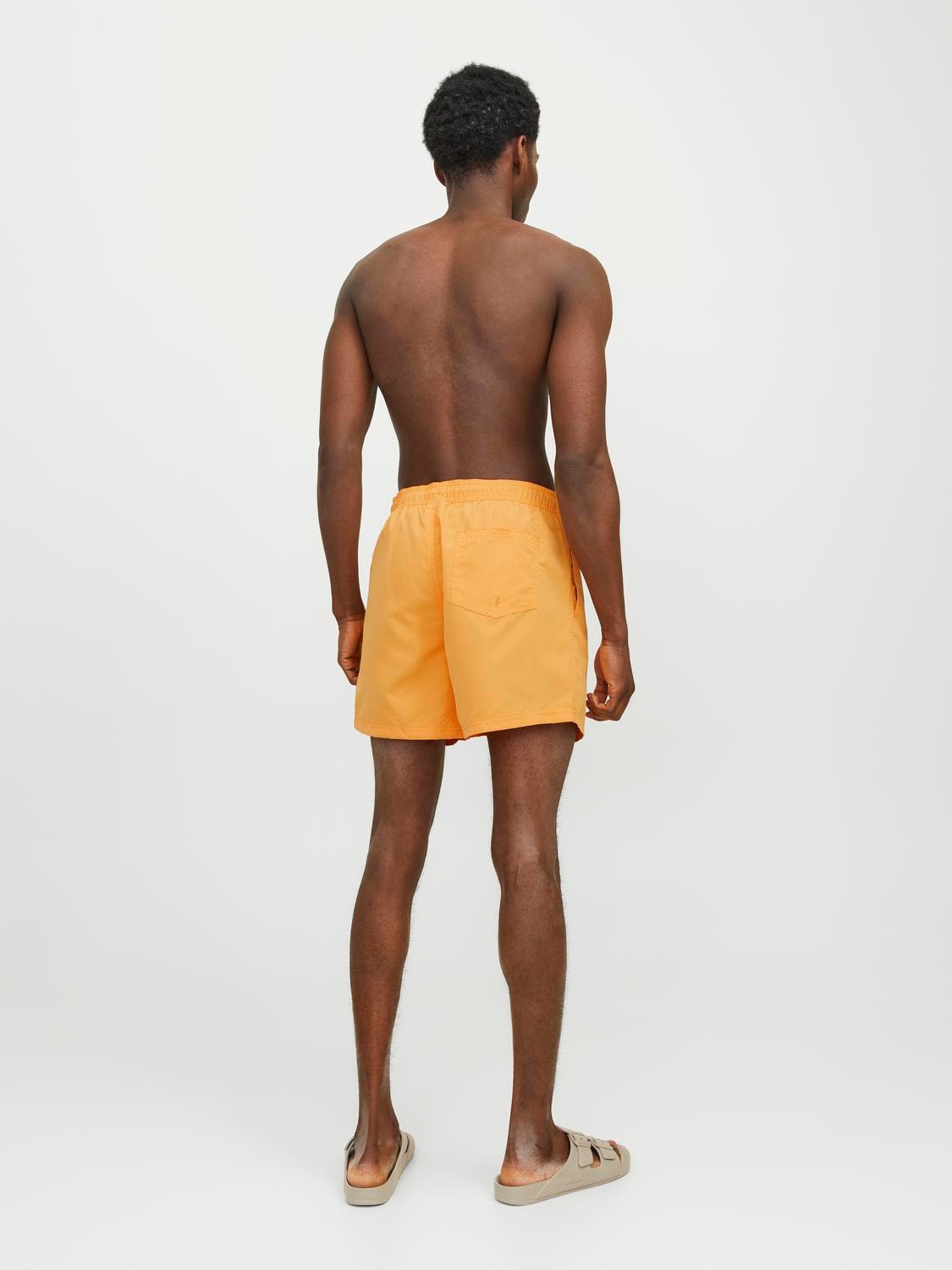 6. Bild von Jack & Jones Badeshorts »JPSTFIJI JJSWIM SOLID SN LY«, schmal geschnittene Schwimm-Shorts für den Strand aus recyceltem Garn